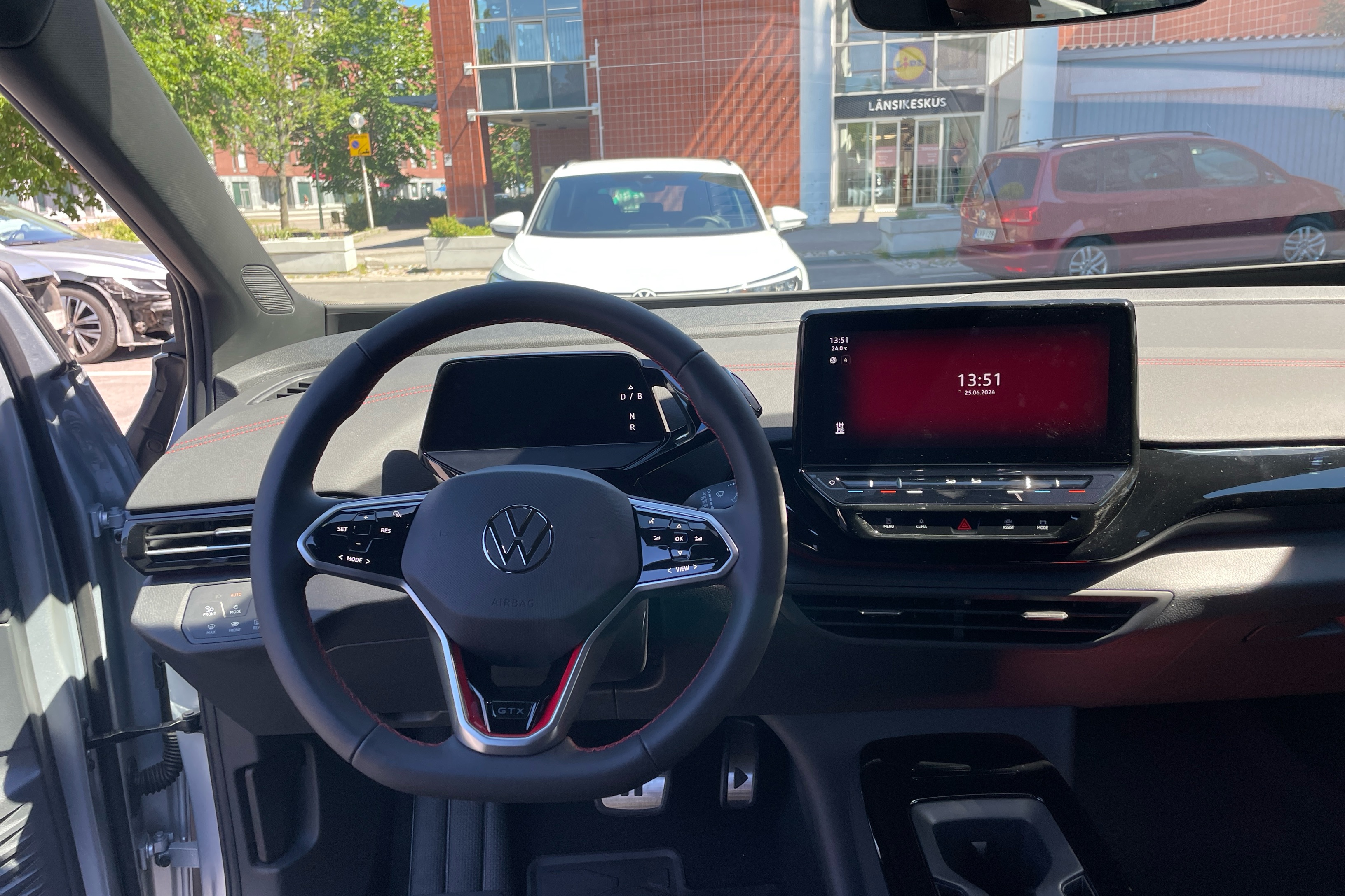 VOLKSWAGEN ID.4 14
