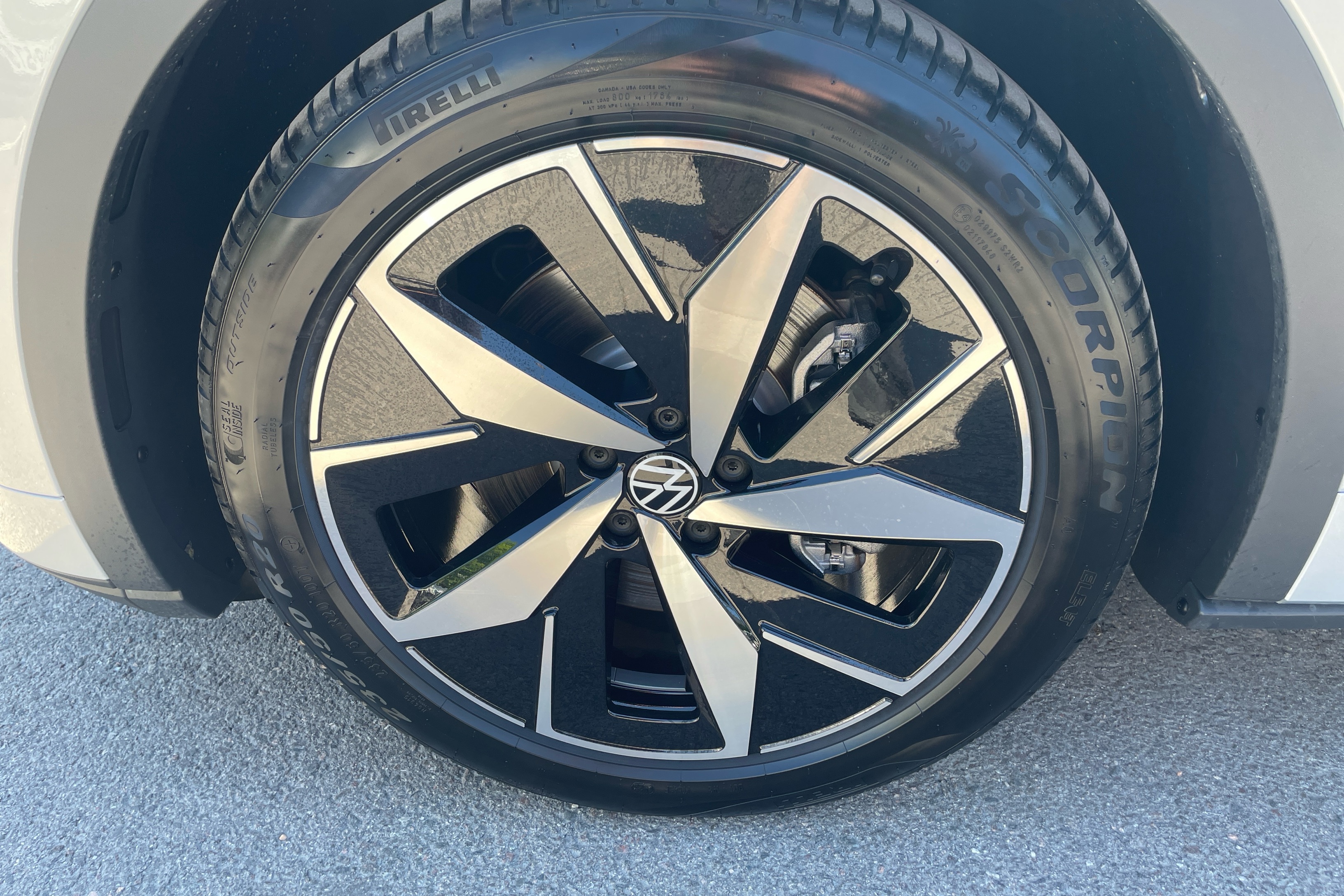 VOLKSWAGEN ID.4 18