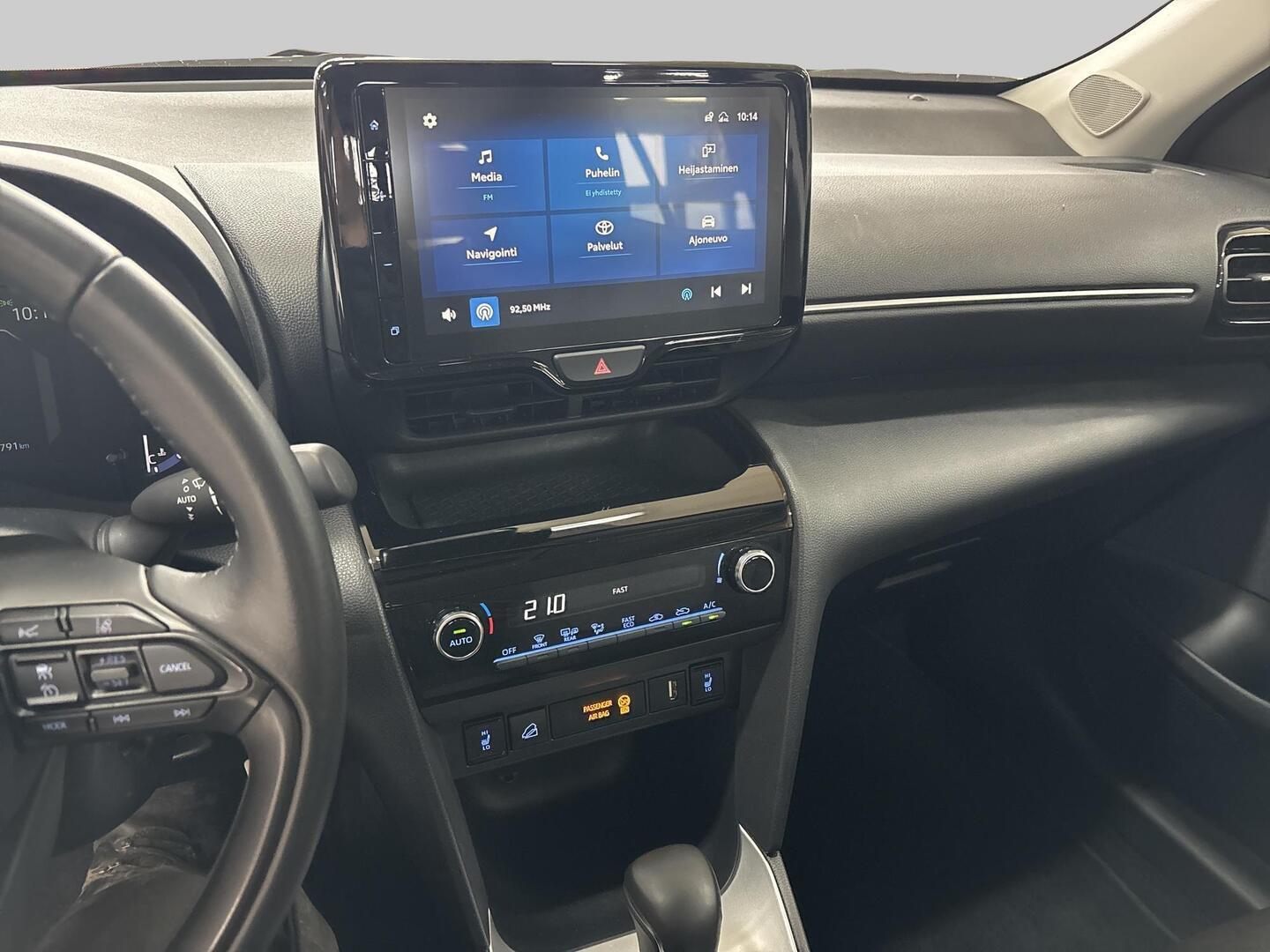 TOYOTA YARIS CROSS 2024