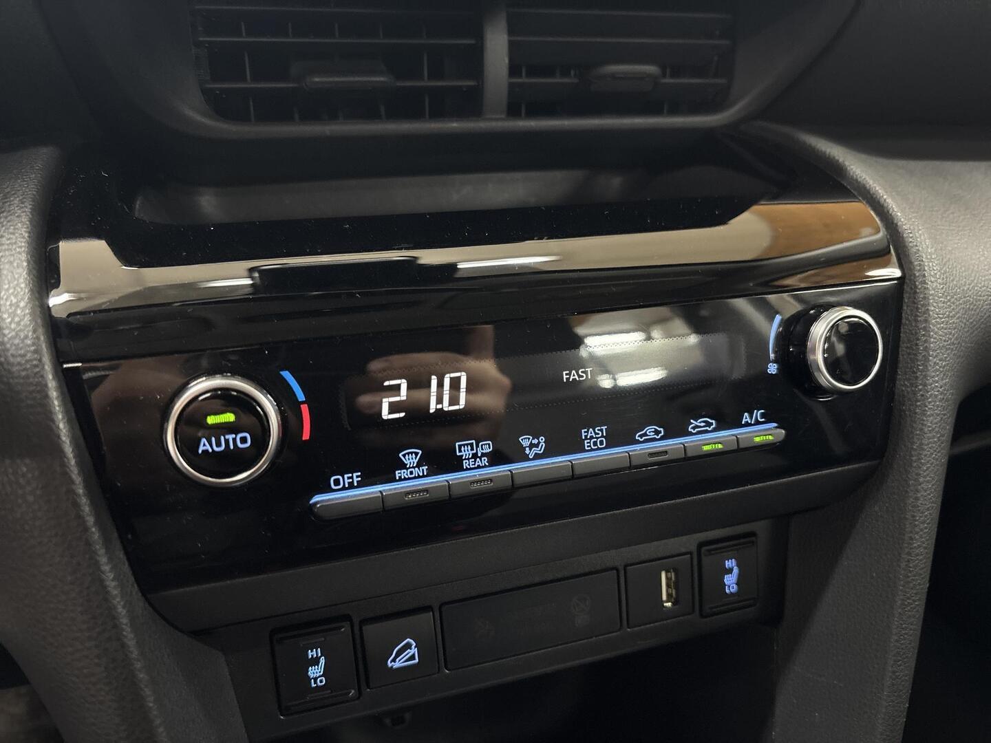 TOYOTA YARIS CROSS 2024