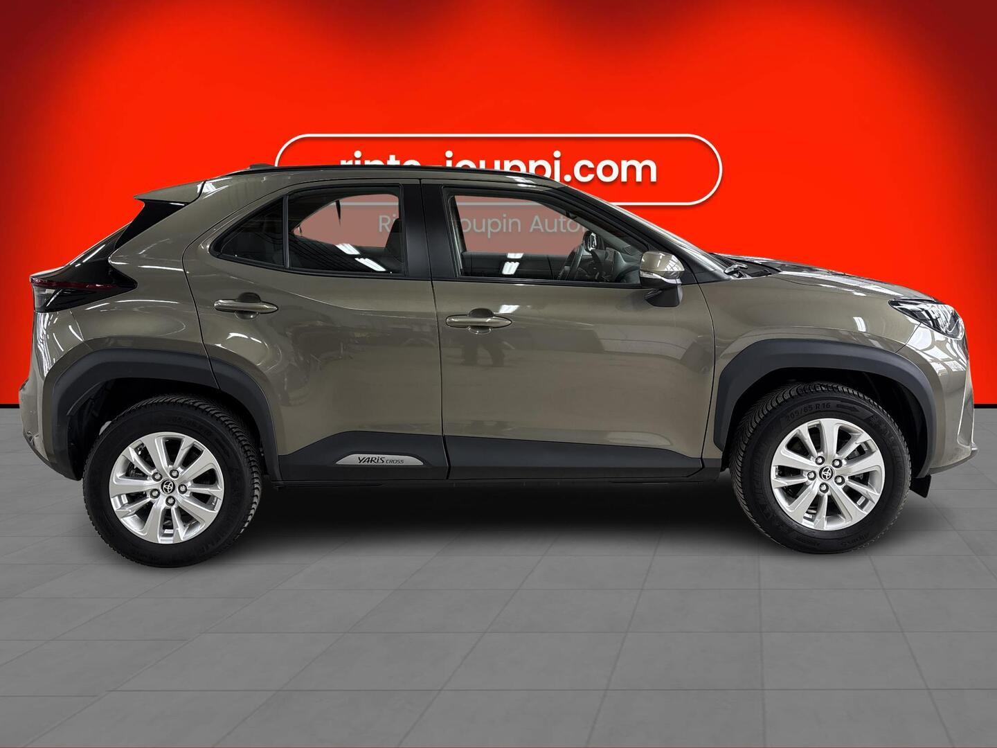 TOYOTA YARIS CROSS 2024