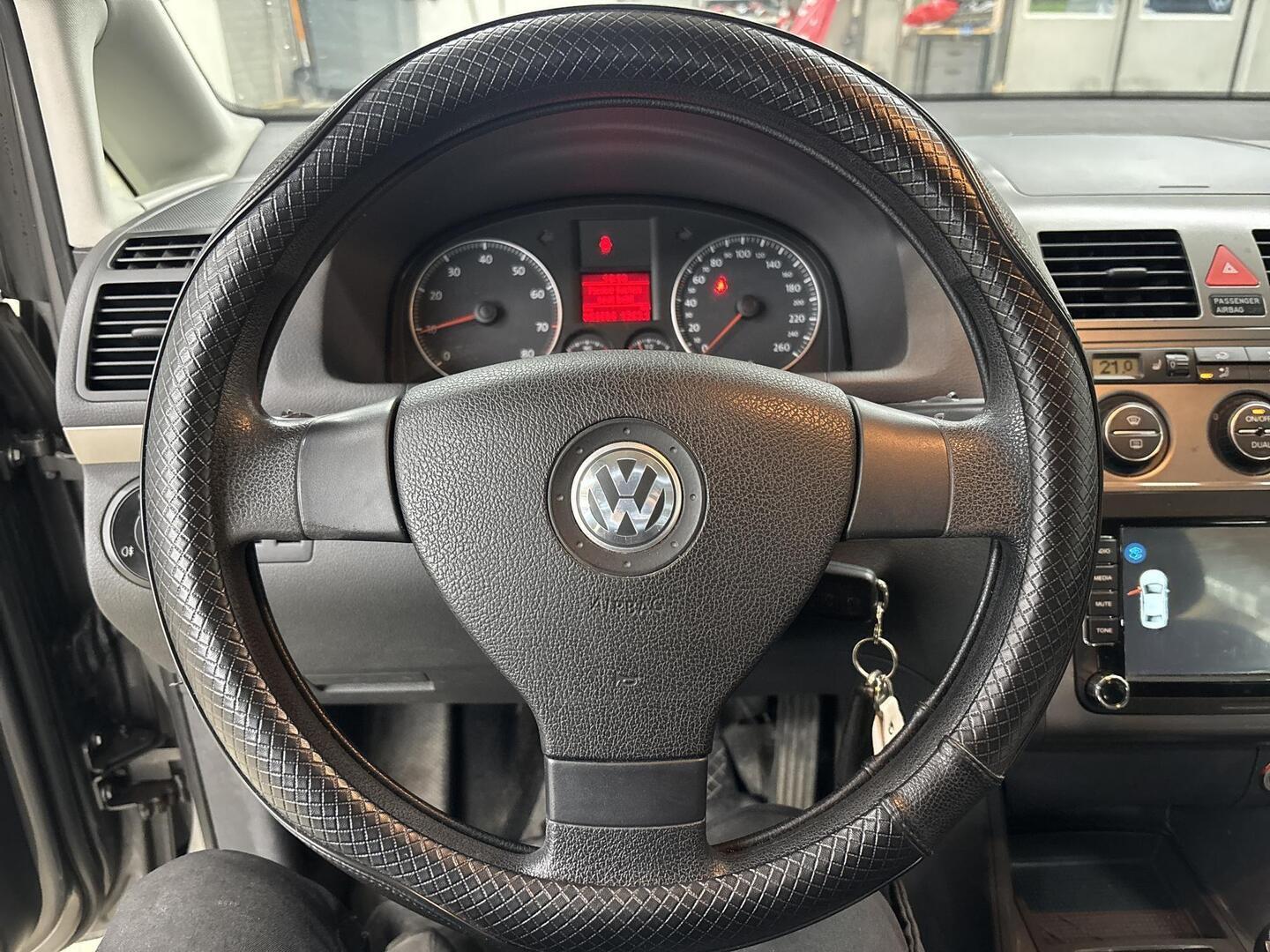 VOLKSWAGEN Touran 2008