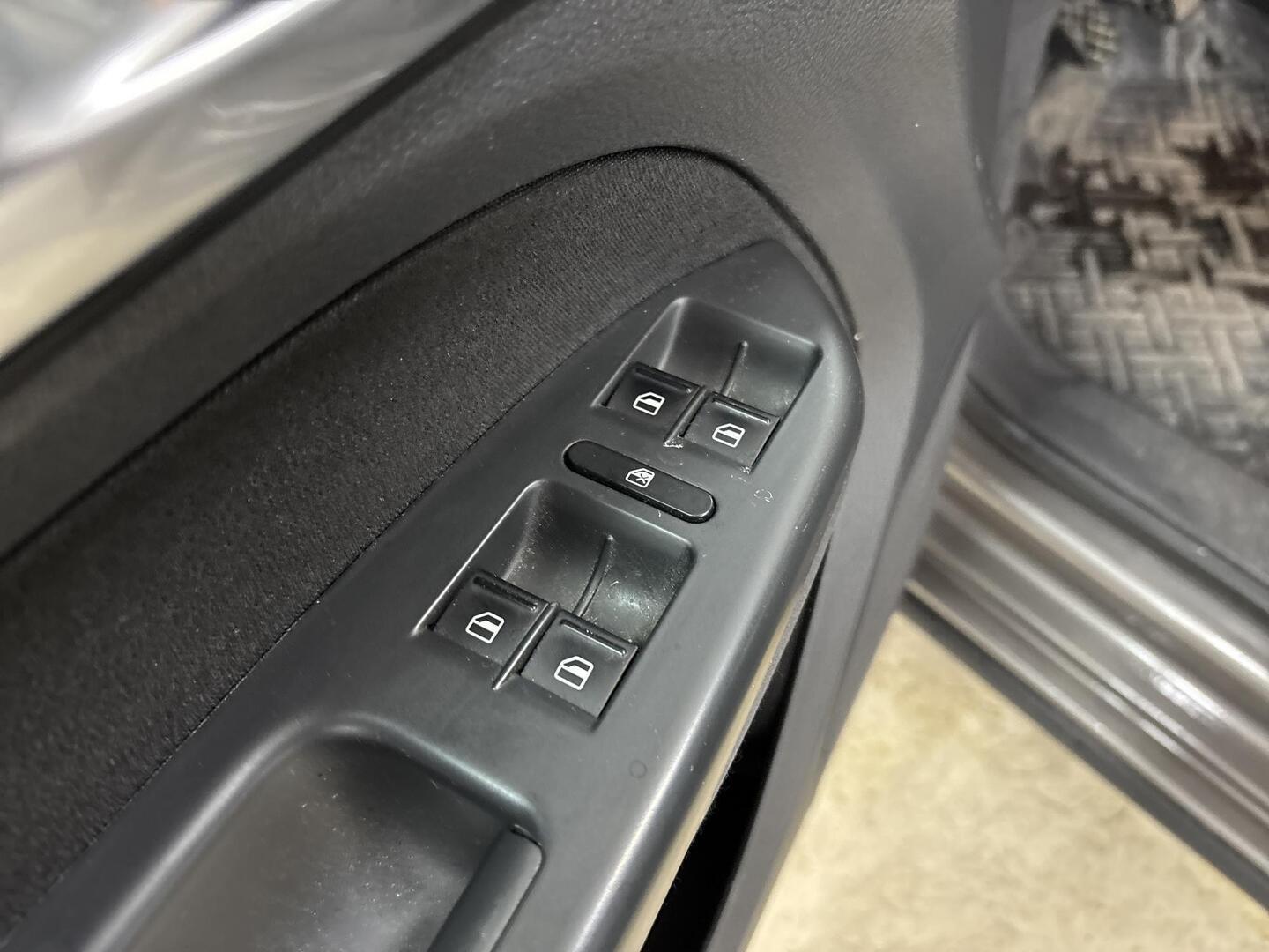VOLKSWAGEN Touran 2008