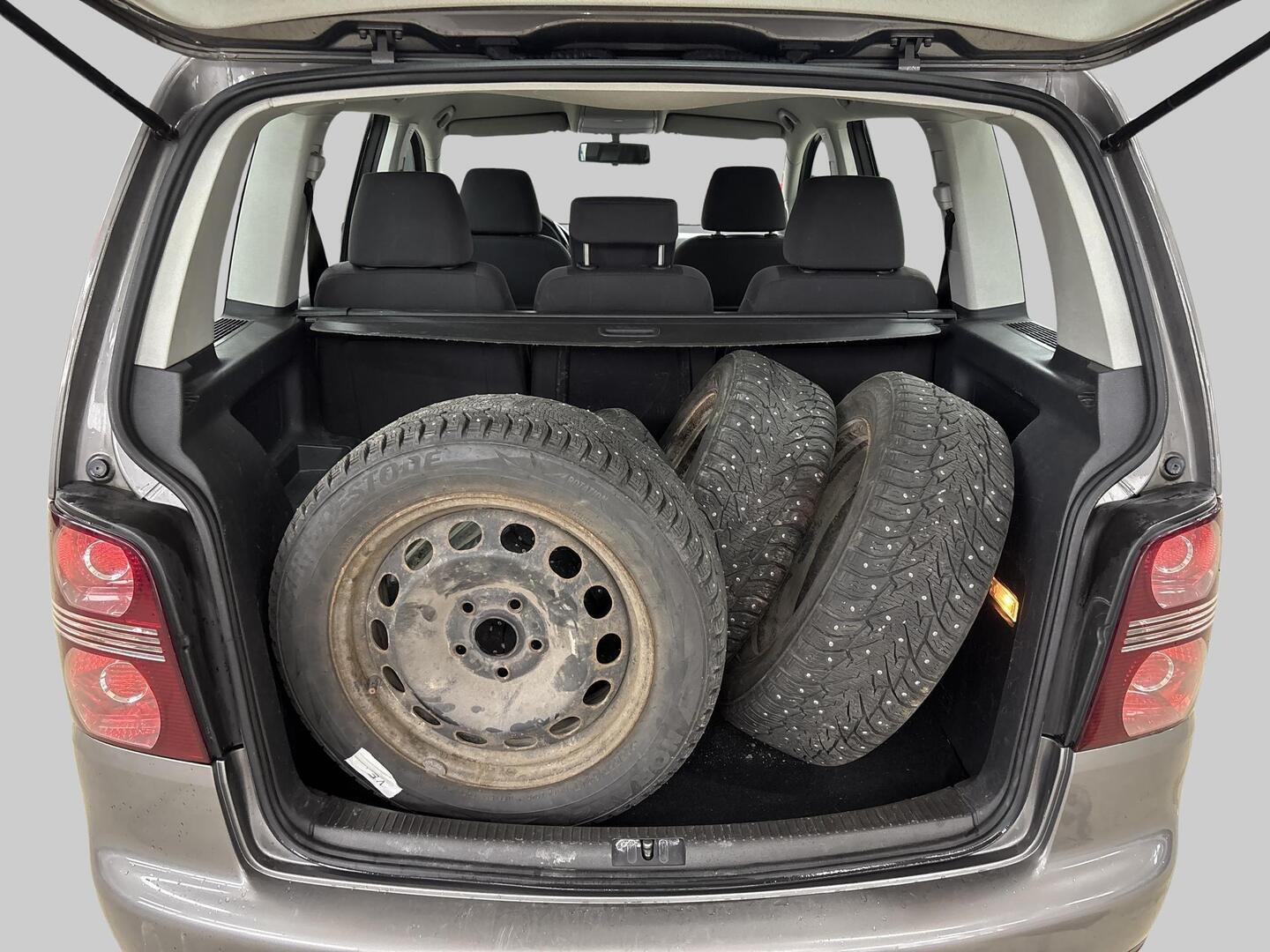 VOLKSWAGEN Touran 2008