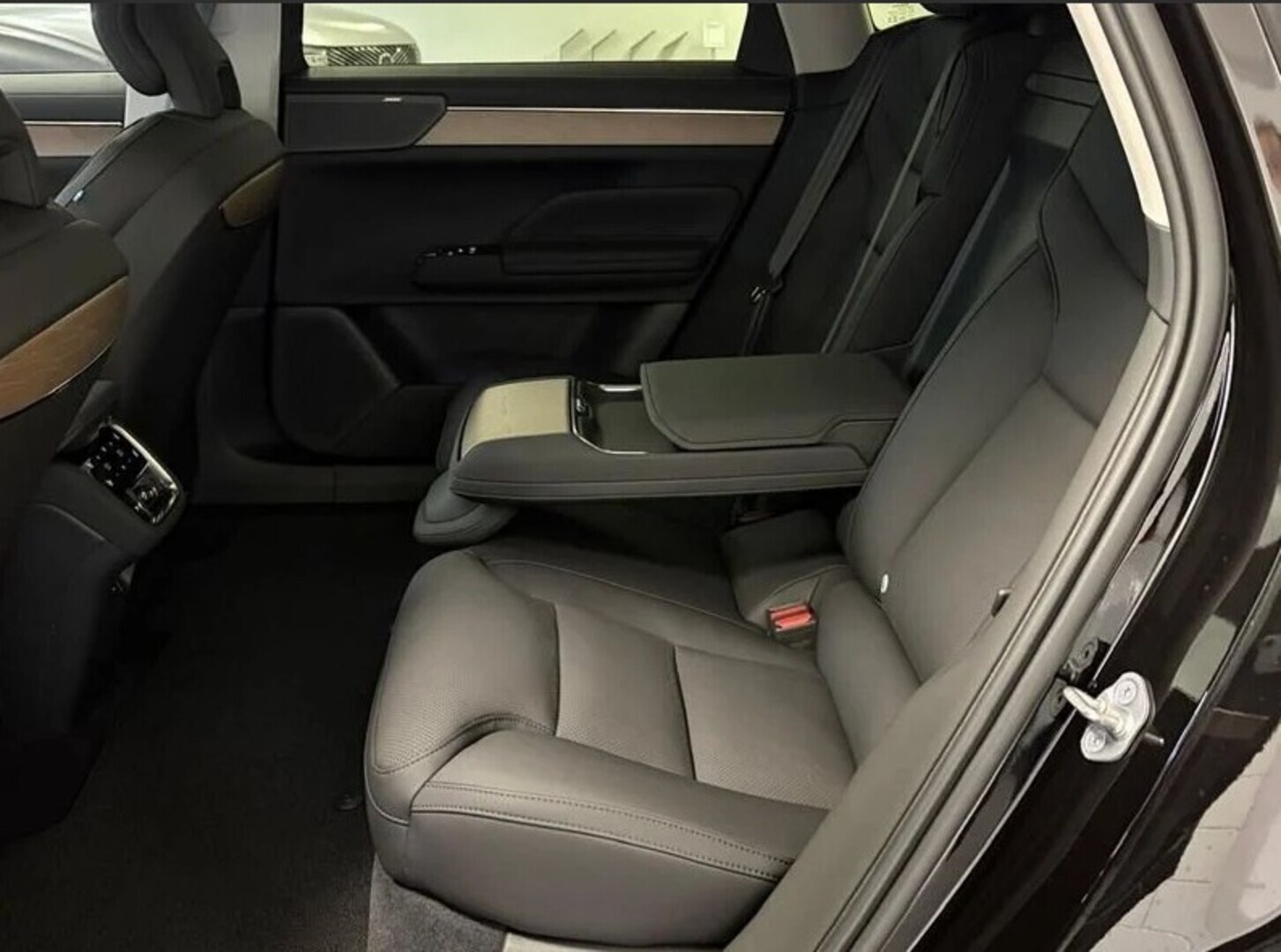 VOLVO ES90 2026