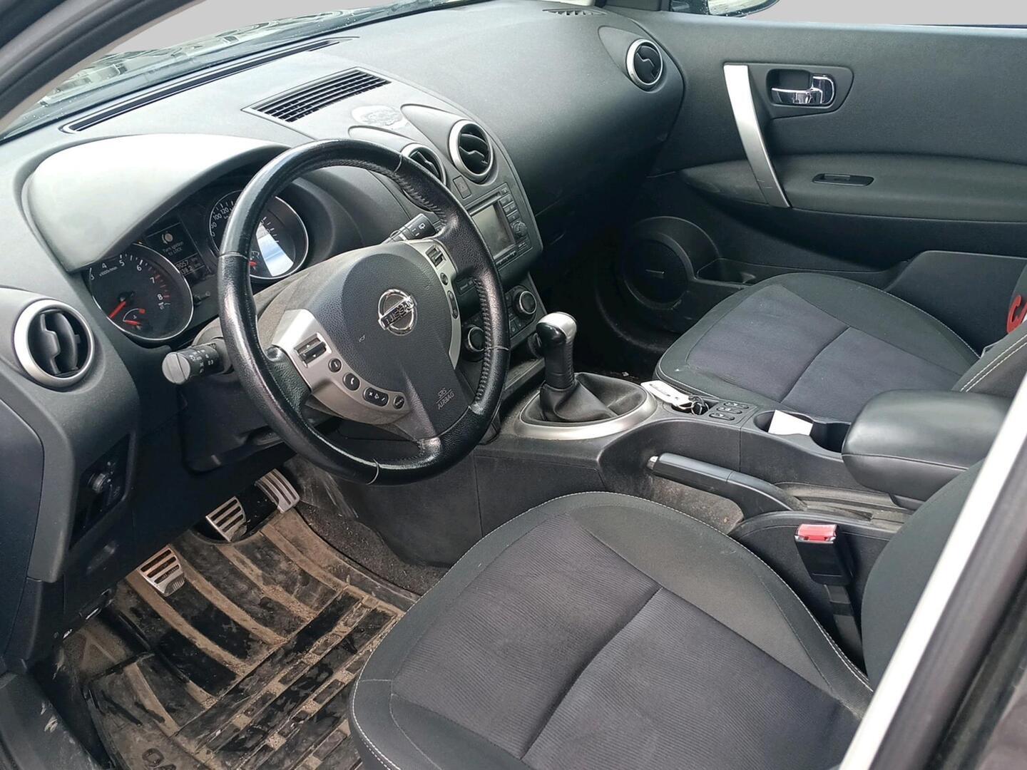 NISSAN Qashqai 2012