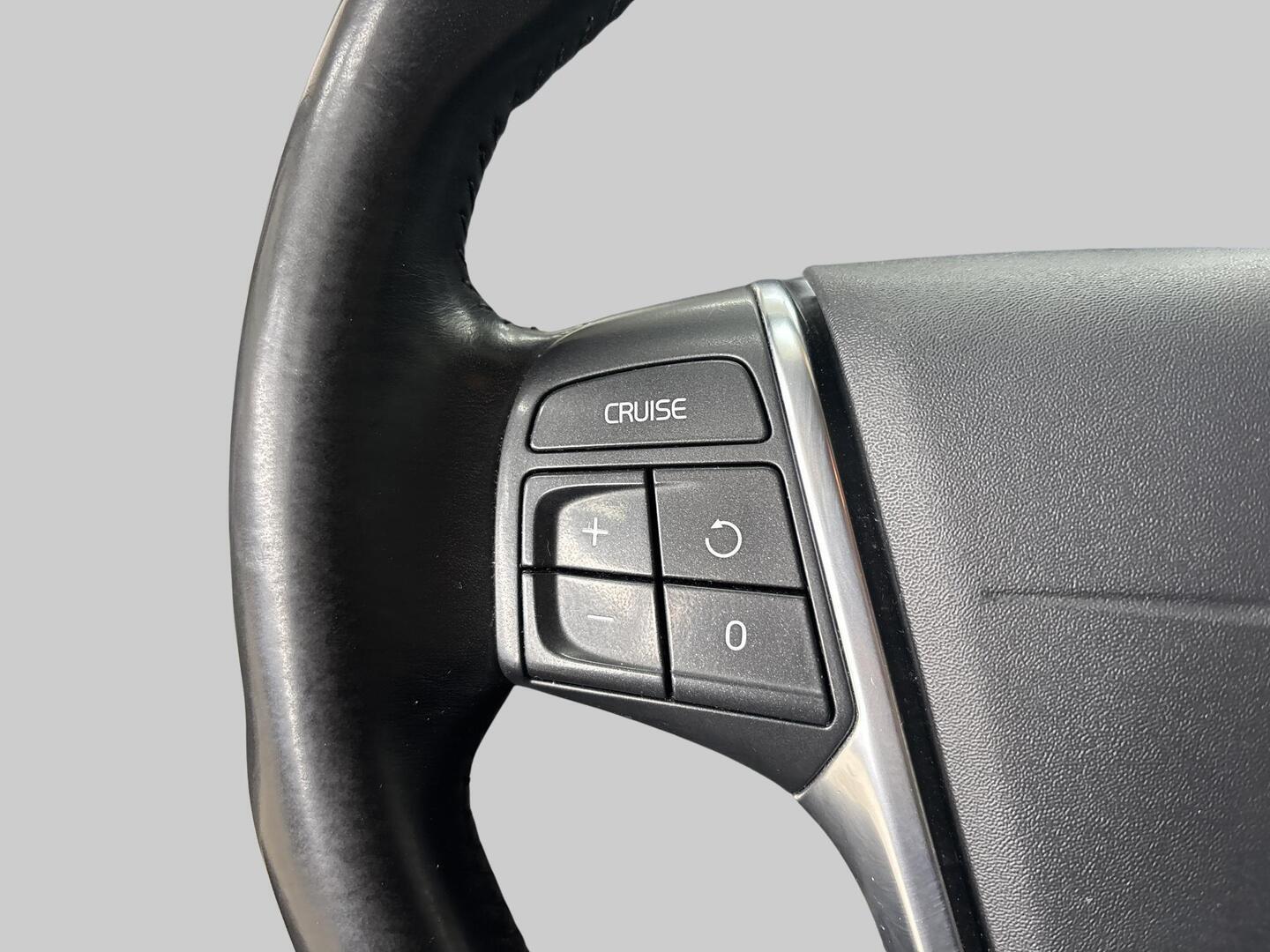 VOLVO V70 2015