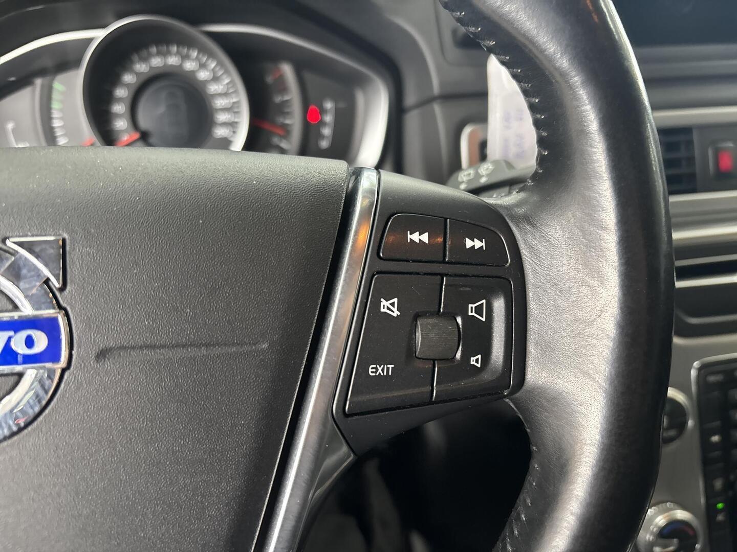 VOLVO V70 2015