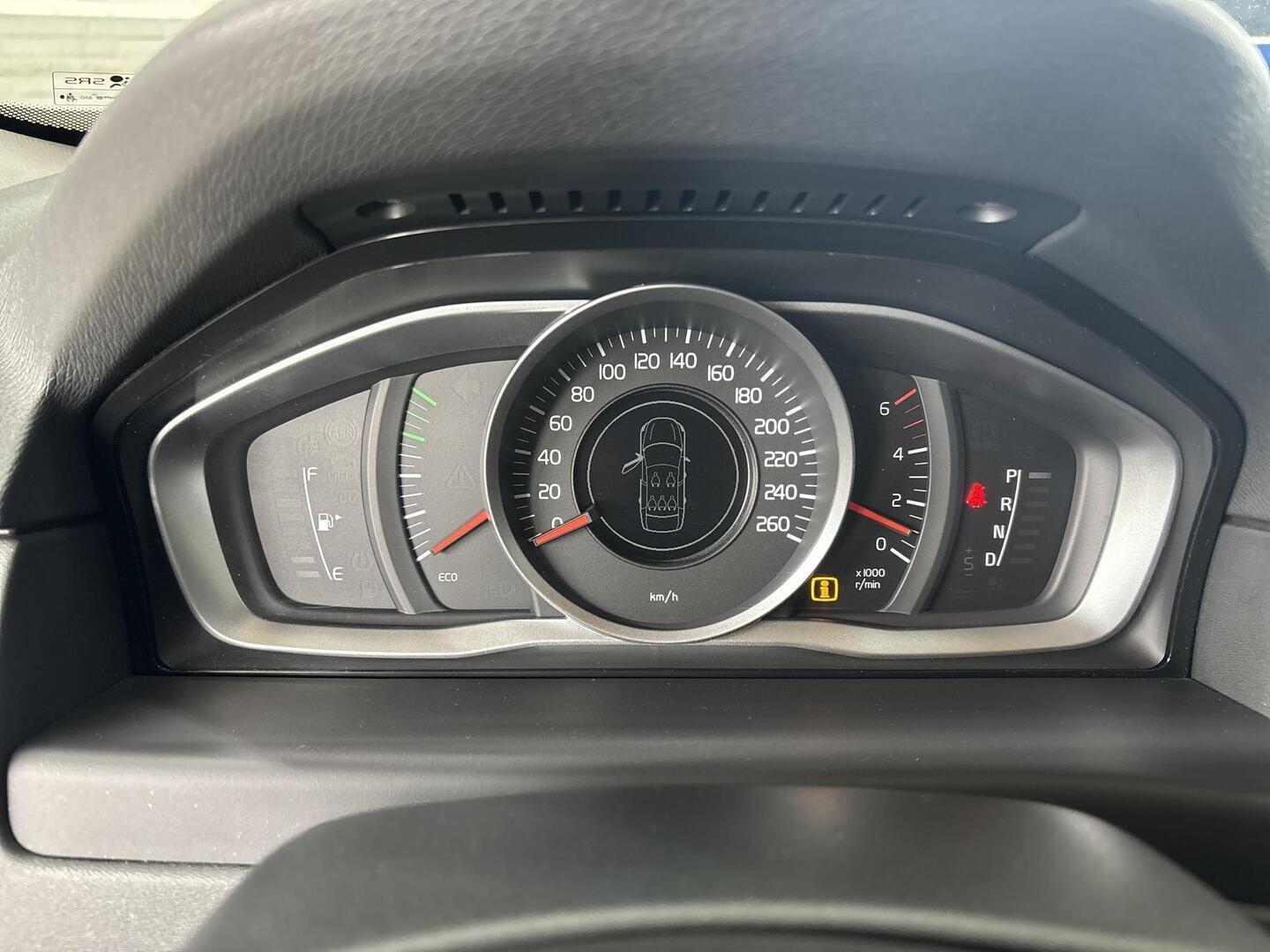 VOLVO V70 2015