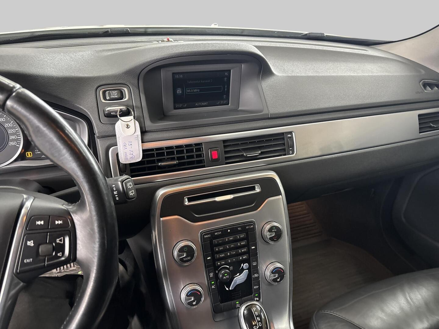 VOLVO V70 2015