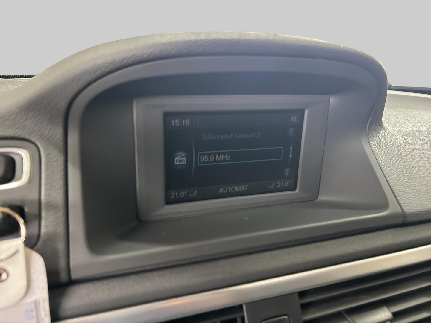 VOLVO V70 2015