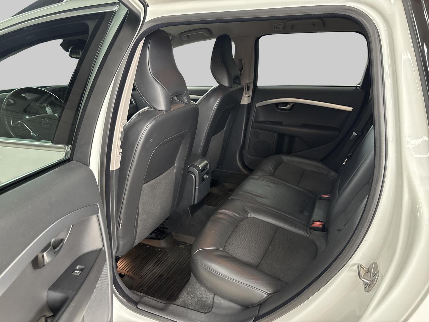 VOLVO V70 2015