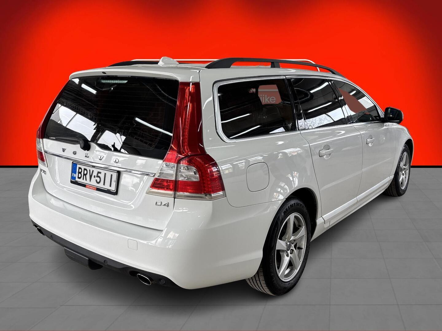 VOLVO V70 2015