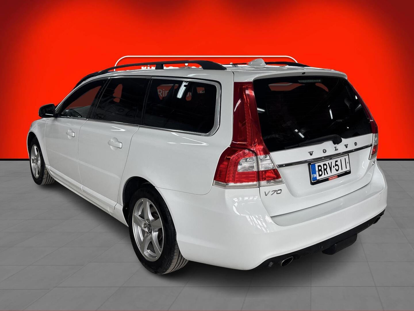 VOLVO V70 2015