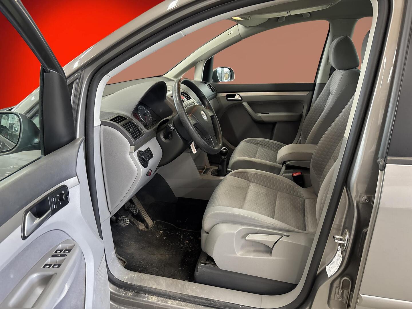 VOLKSWAGEN Touran 2009