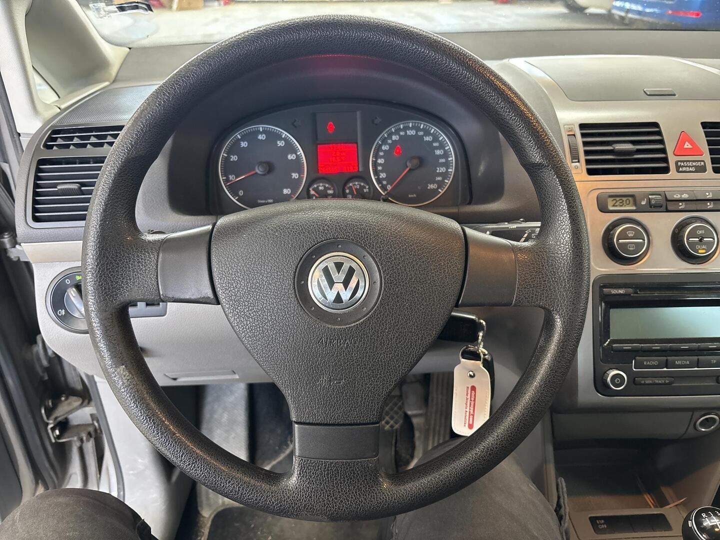 VOLKSWAGEN Touran 2009