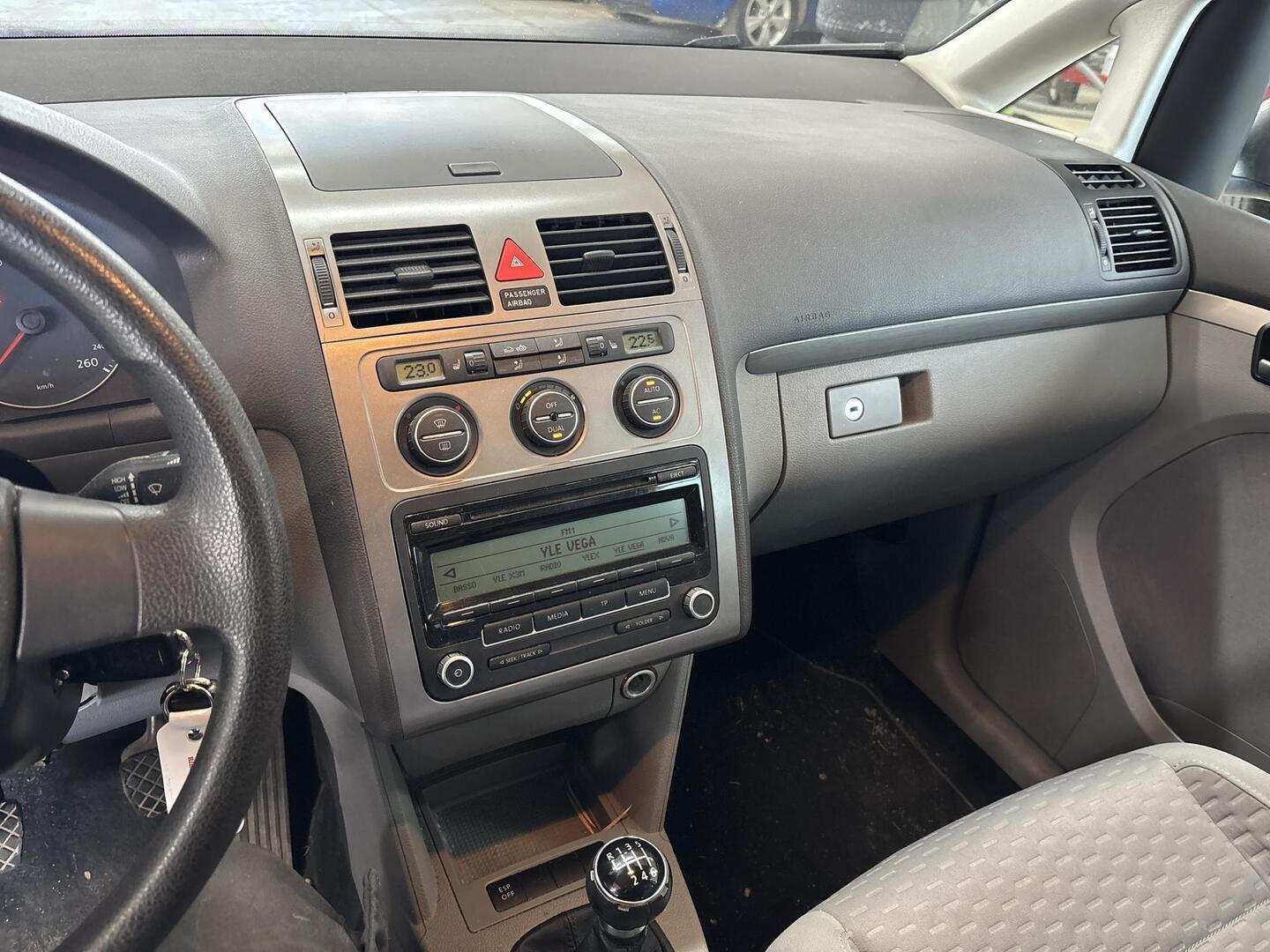 VOLKSWAGEN Touran 2009