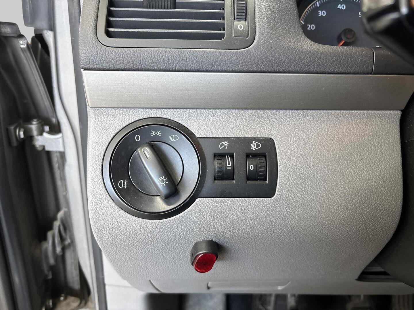 VOLKSWAGEN Touran 2009