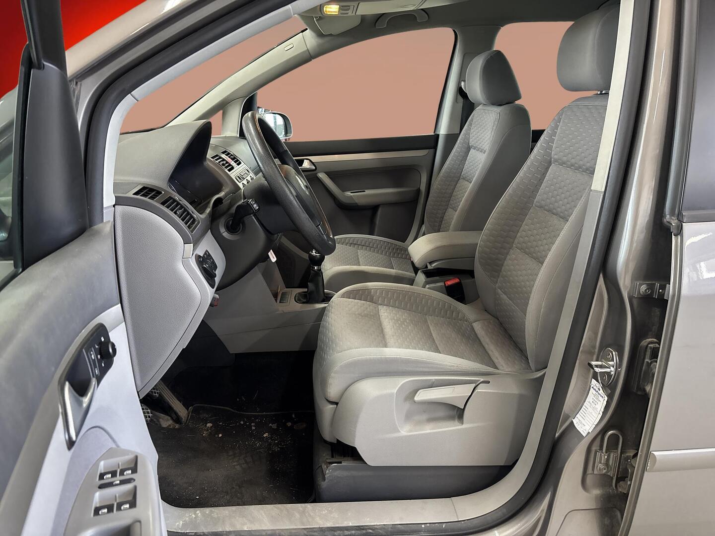 VOLKSWAGEN Touran 2009