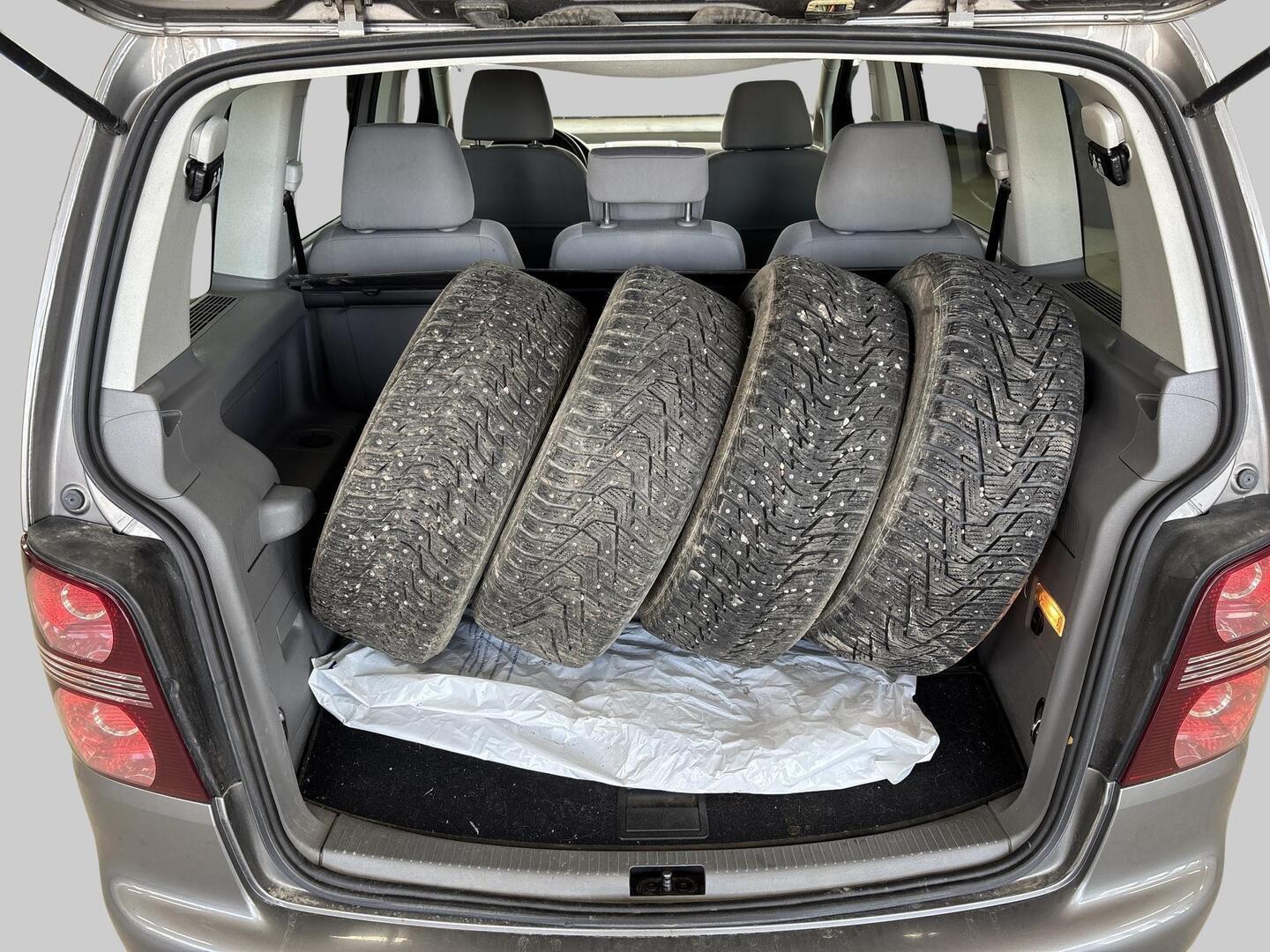 VOLKSWAGEN Touran 2009