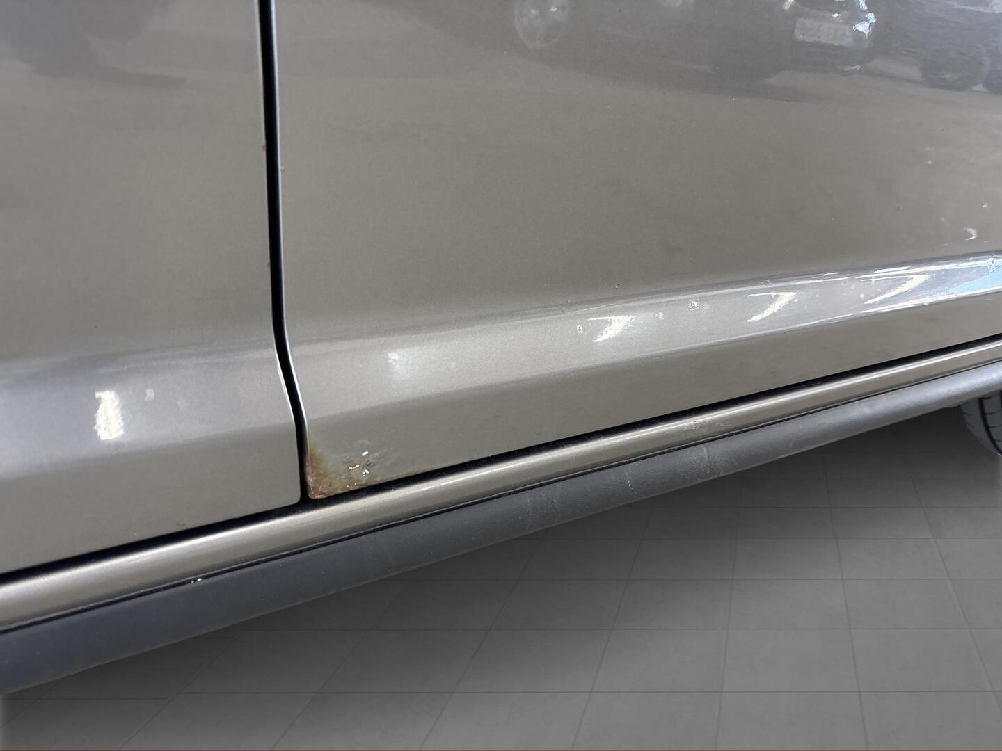 VOLKSWAGEN Touran 2009
