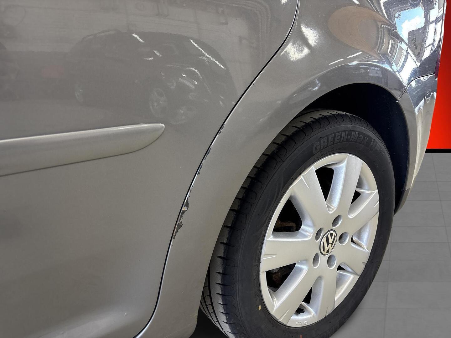 VOLKSWAGEN Touran 2009