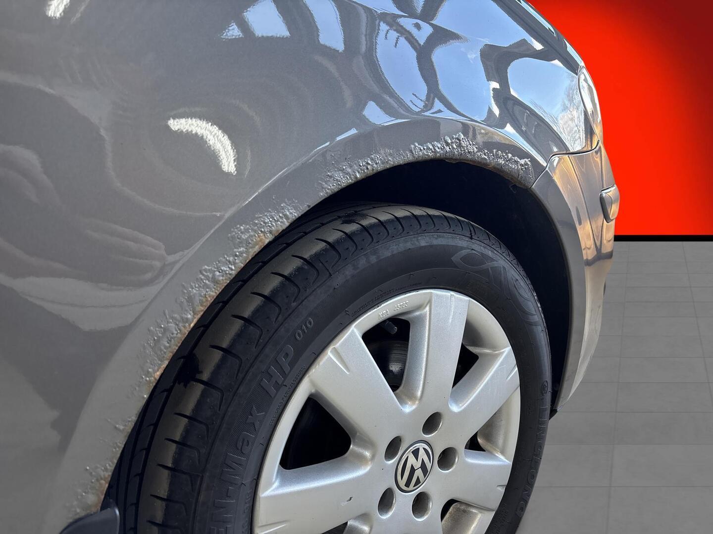 VOLKSWAGEN Touran 2009