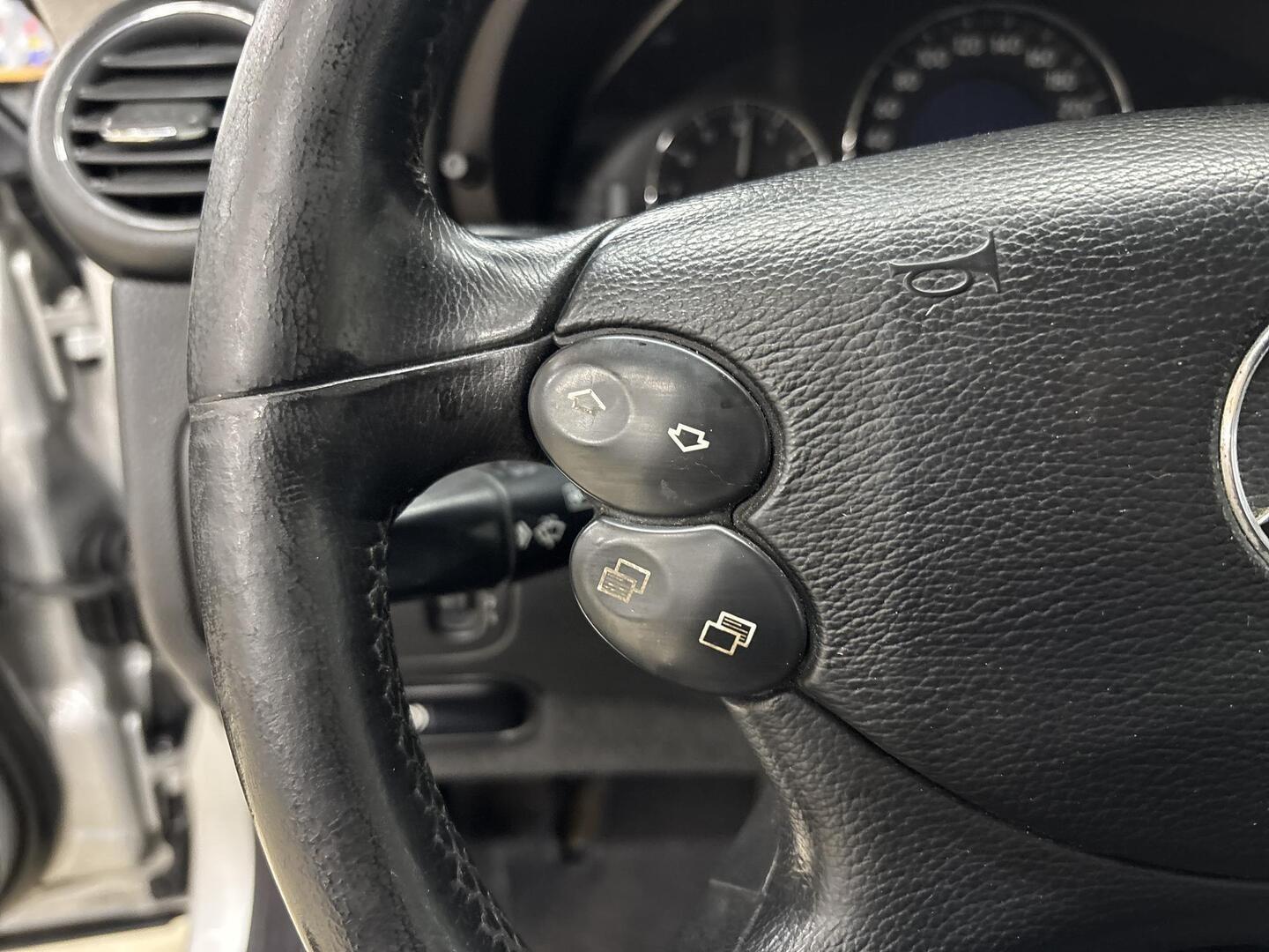 MERCEDES-BENZ CLK 2004