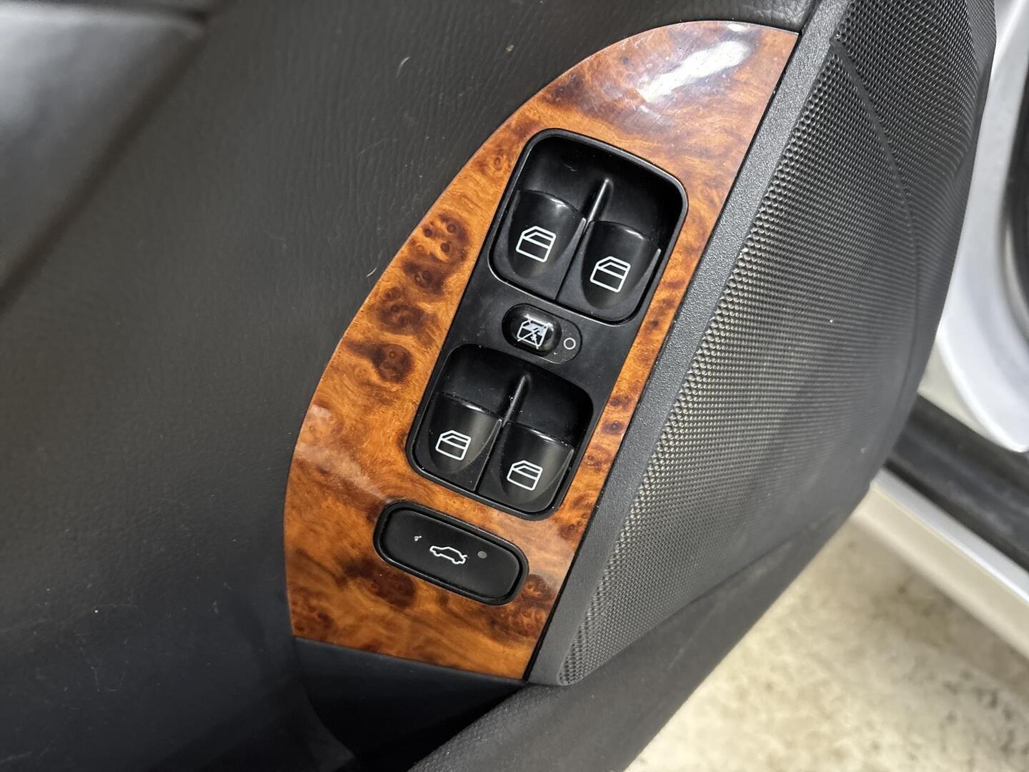 MERCEDES-BENZ CLK 2004