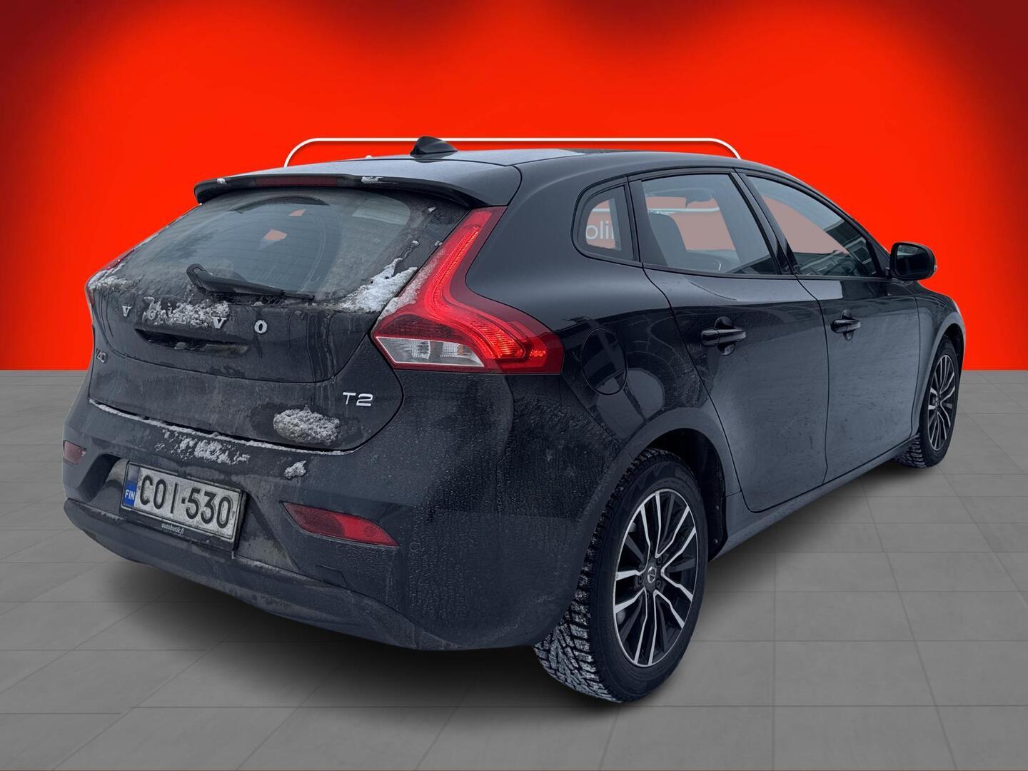 VOLVO V40 2017