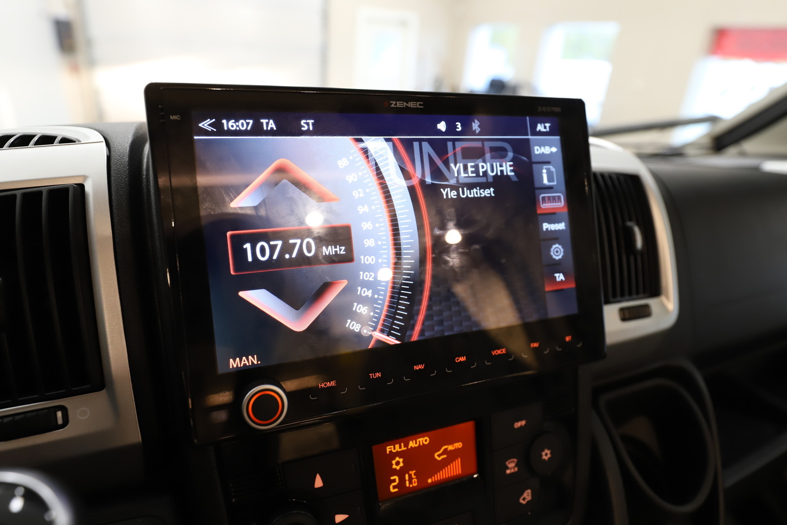 LMC ELEMENT T638 2021