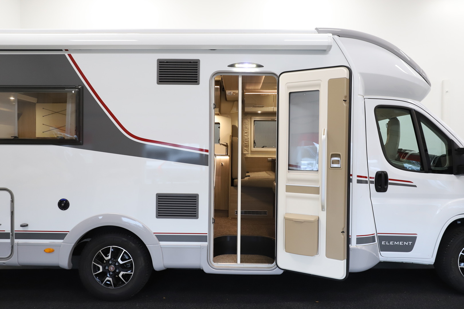 LMC ELEMENT T638 2021