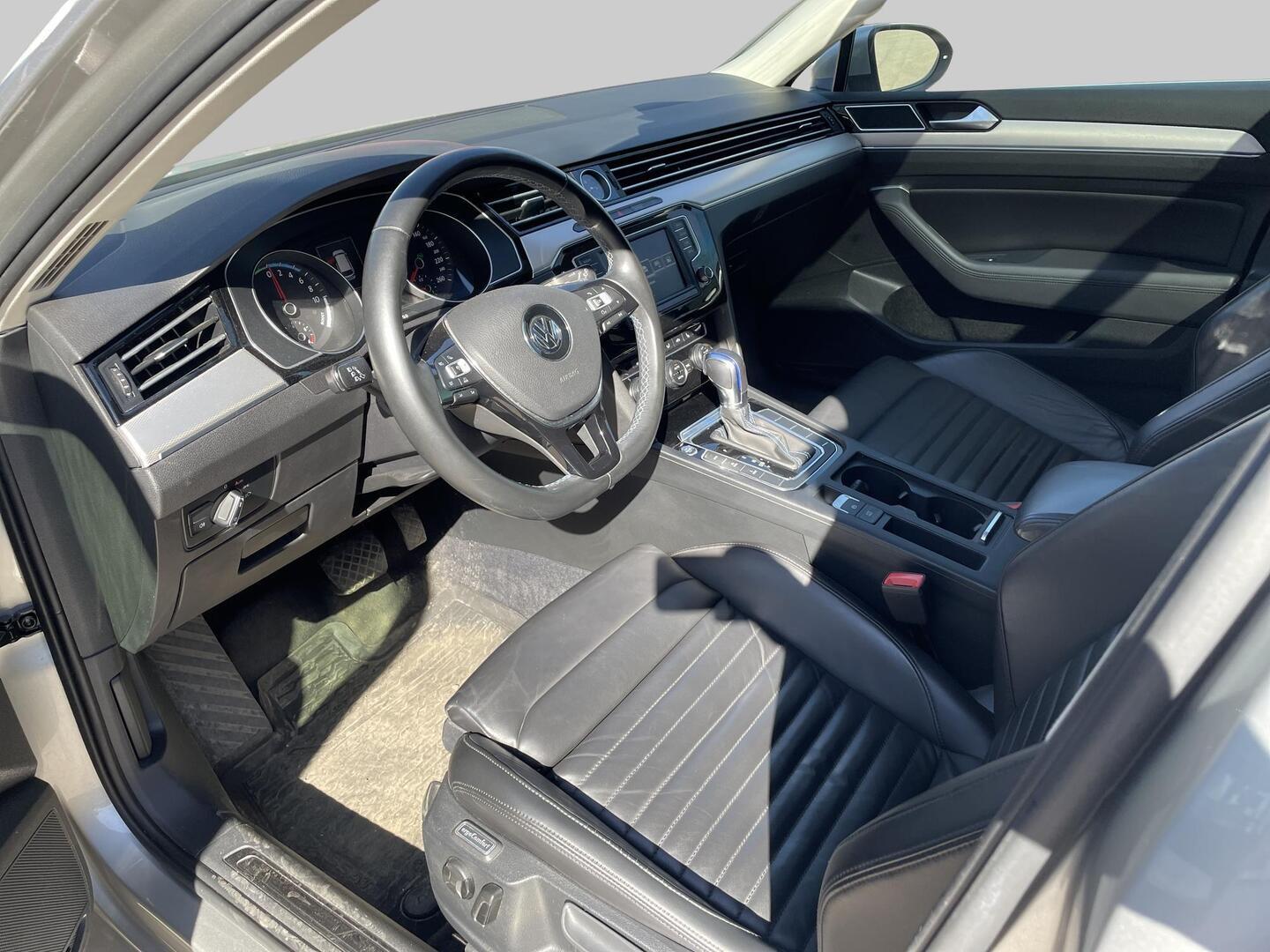 VOLKSWAGEN Passat 2016