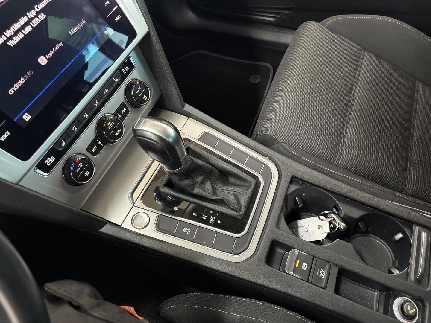 VOLKSWAGEN PASSAT 2019