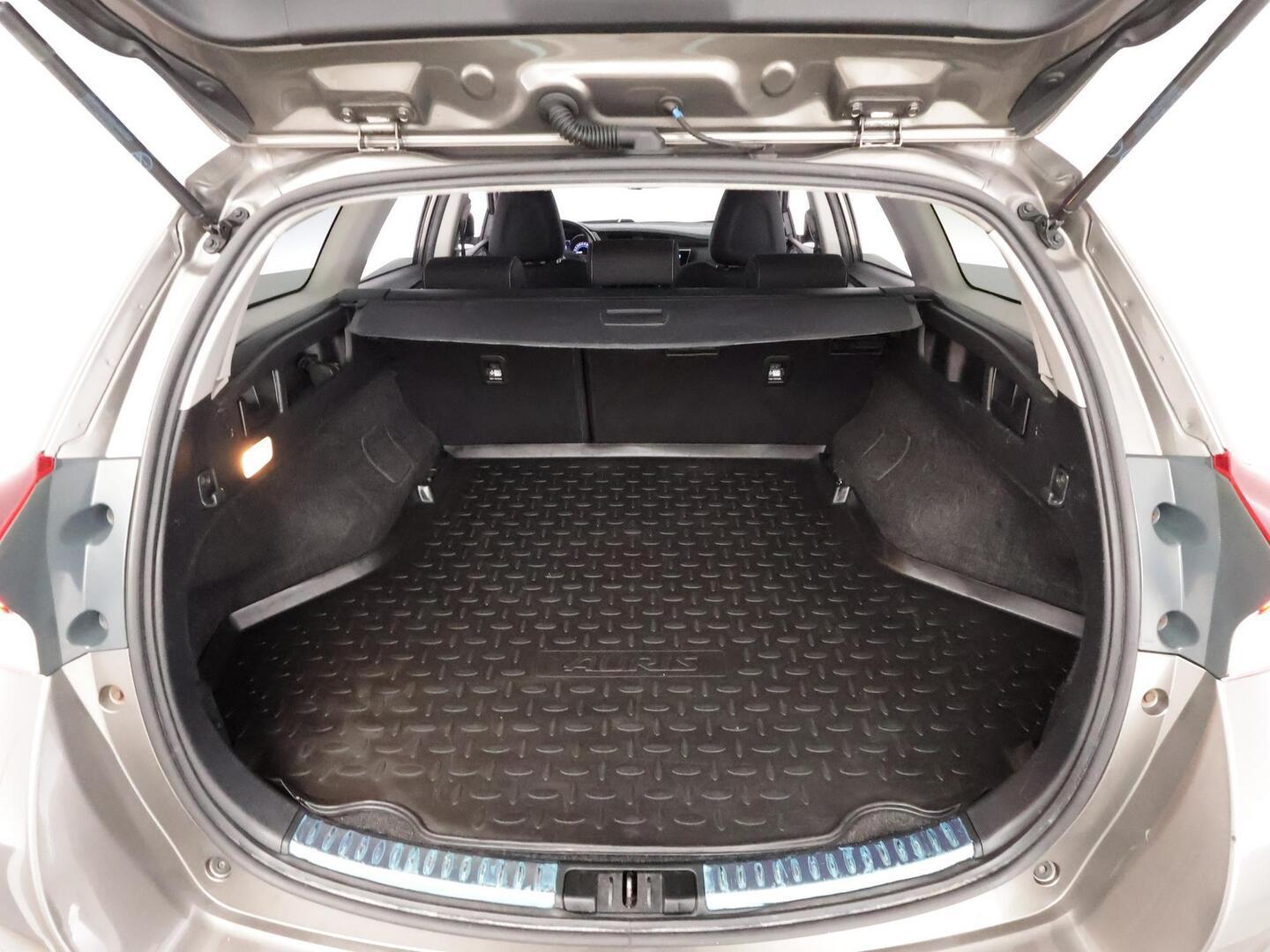 TOYOTA AURIS 2018