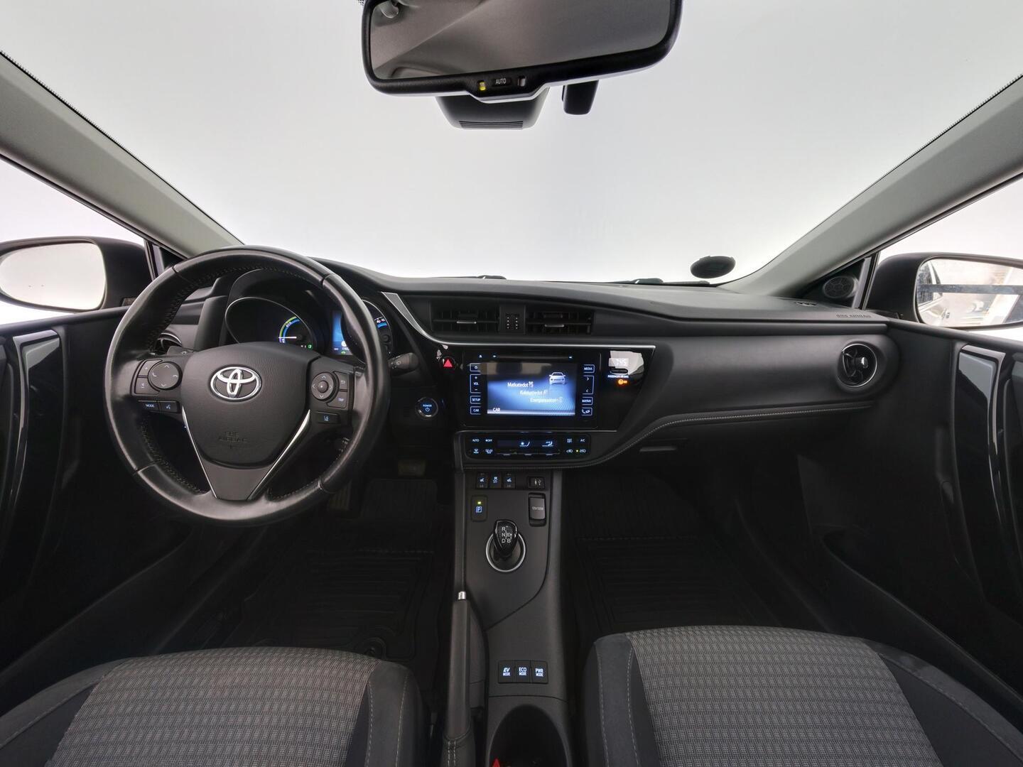 TOYOTA AURIS 2018