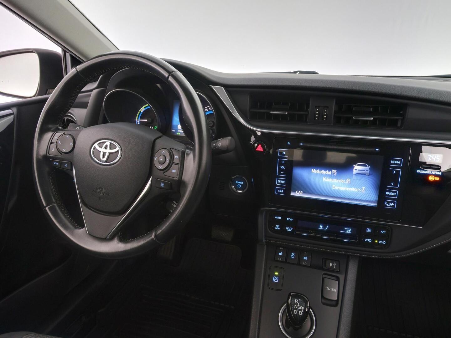 TOYOTA AURIS 2018