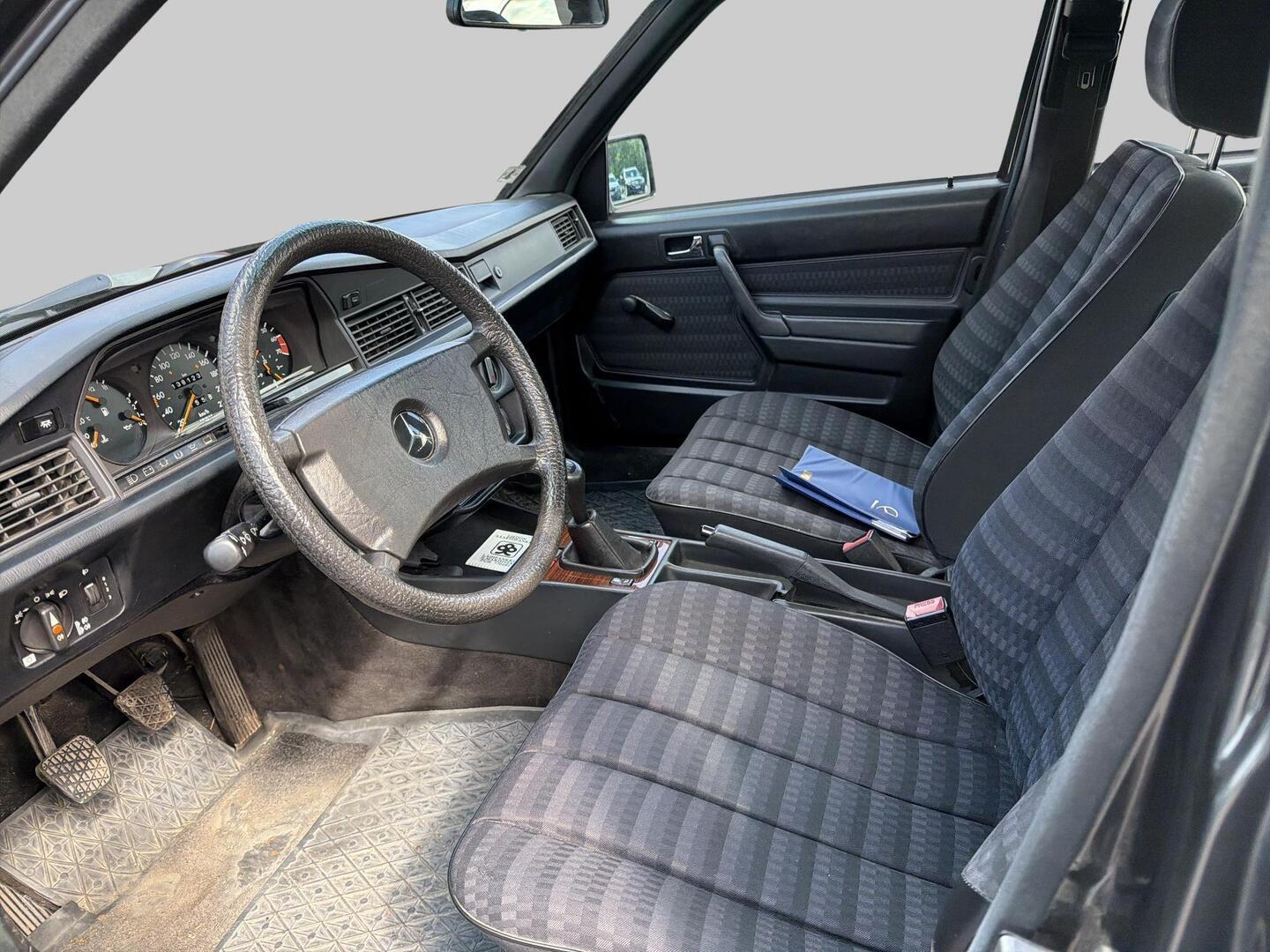 MERCEDES-BENZ 190 1990