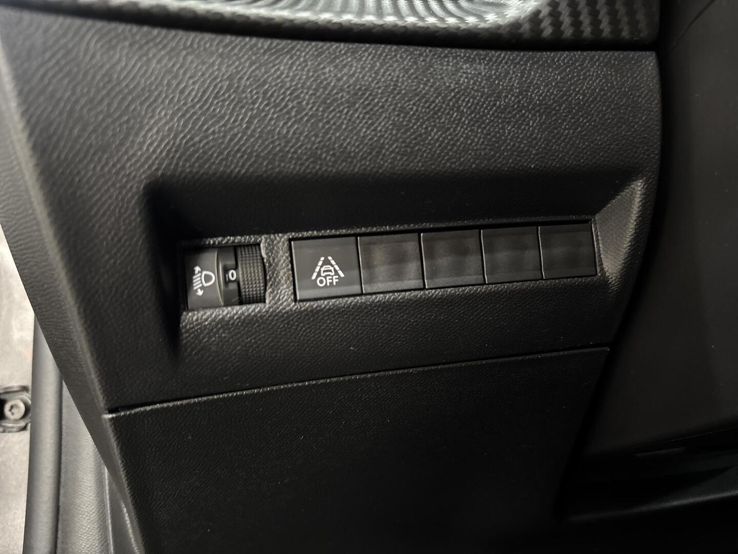 PEUGEOT 208 2022