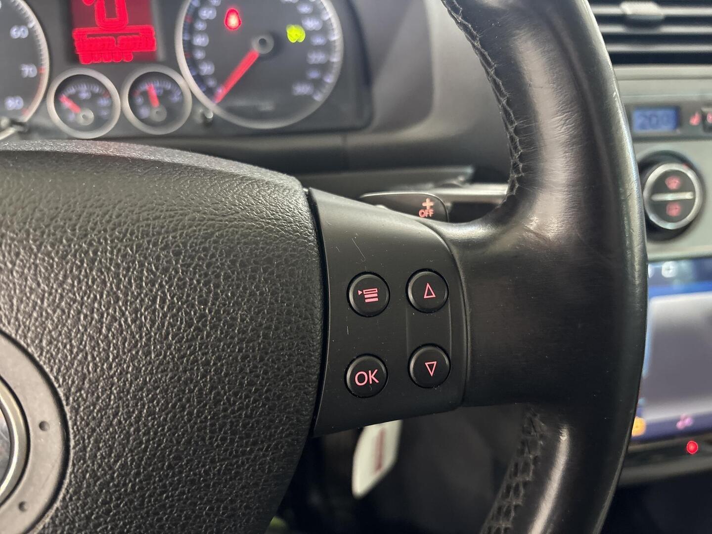 VOLKSWAGEN Touran 2007