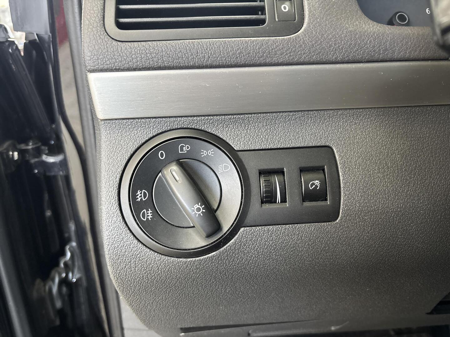 VOLKSWAGEN Touran 2007