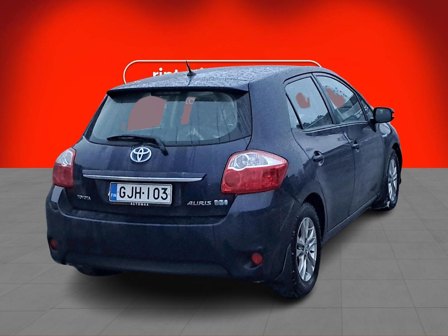 TOYOTA Auris 2011
