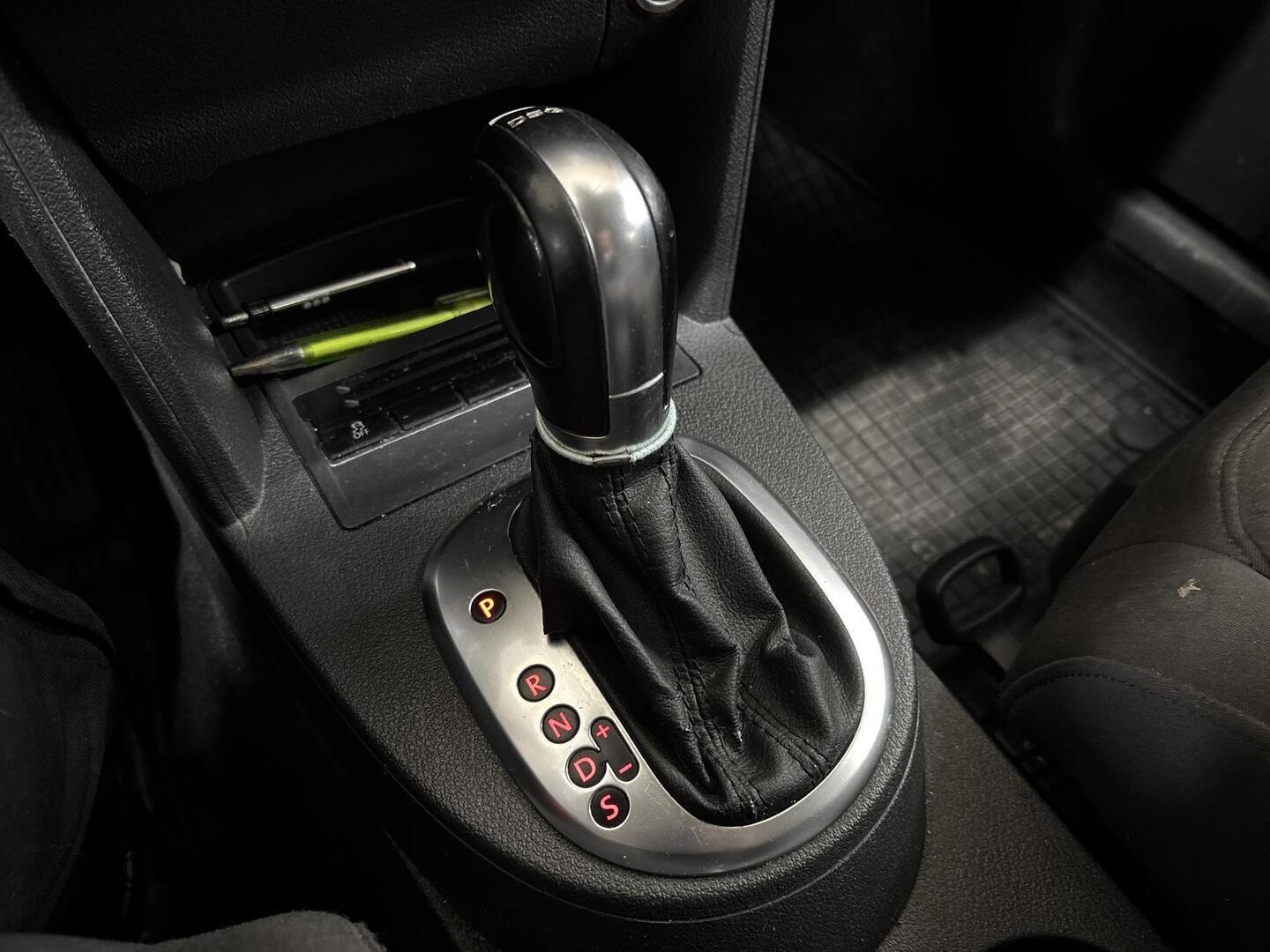 VOLKSWAGEN Touran 2011