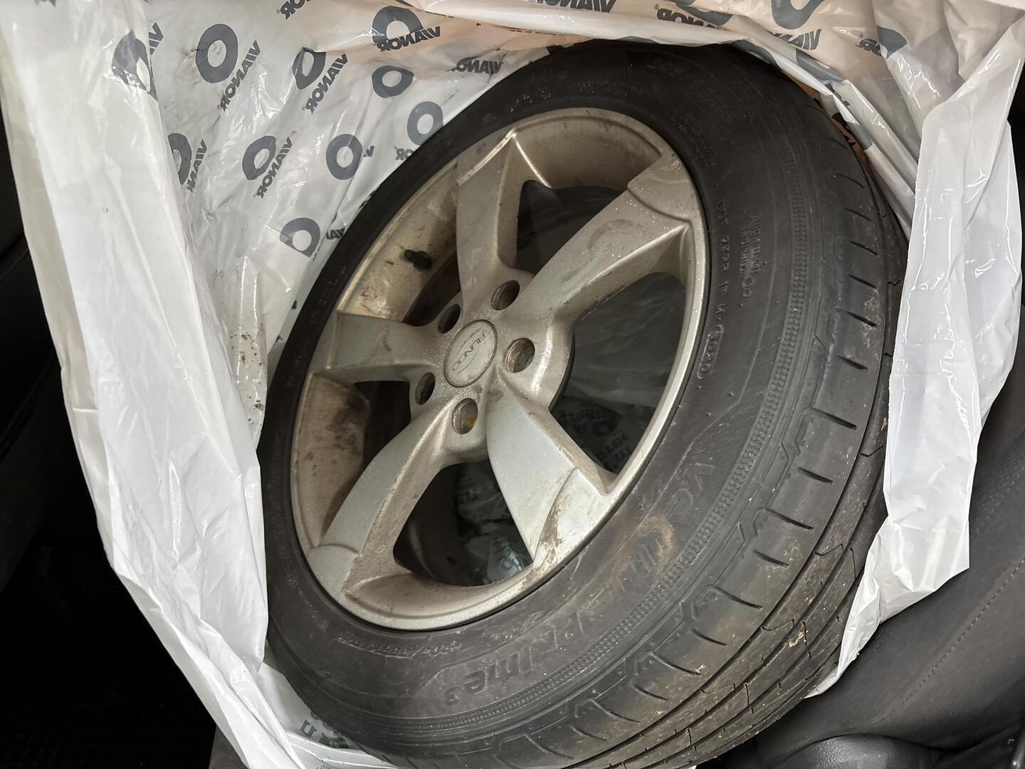 VOLKSWAGEN Touran 2011