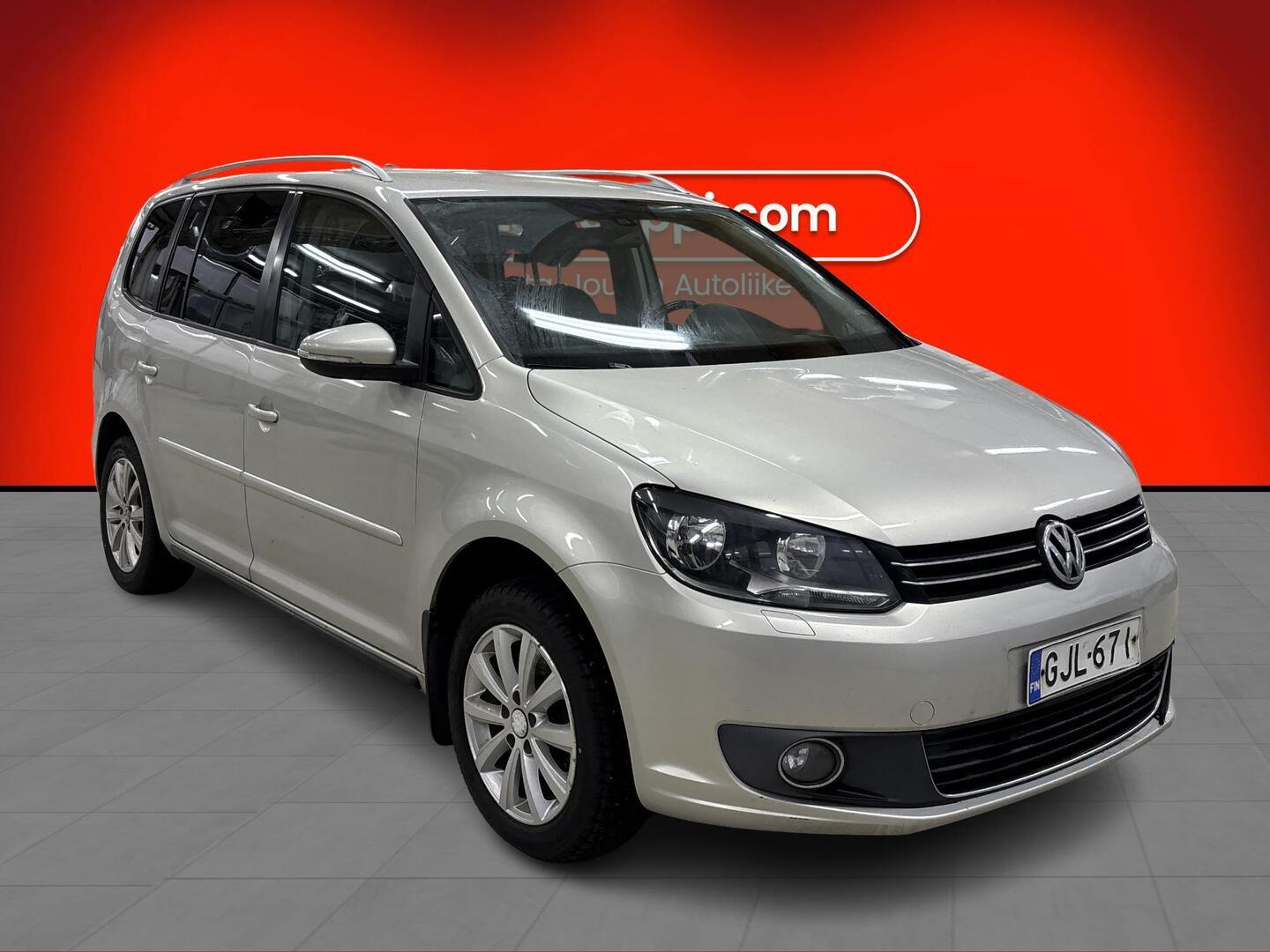 VOLKSWAGEN Touran 2011
