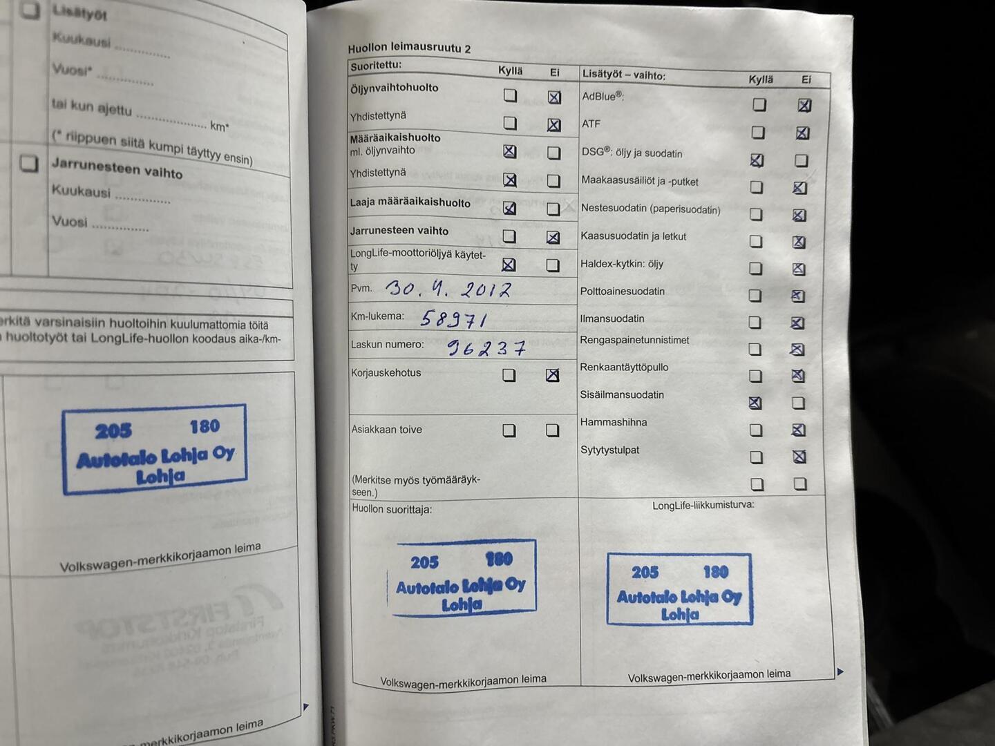 VOLKSWAGEN Touran 2011