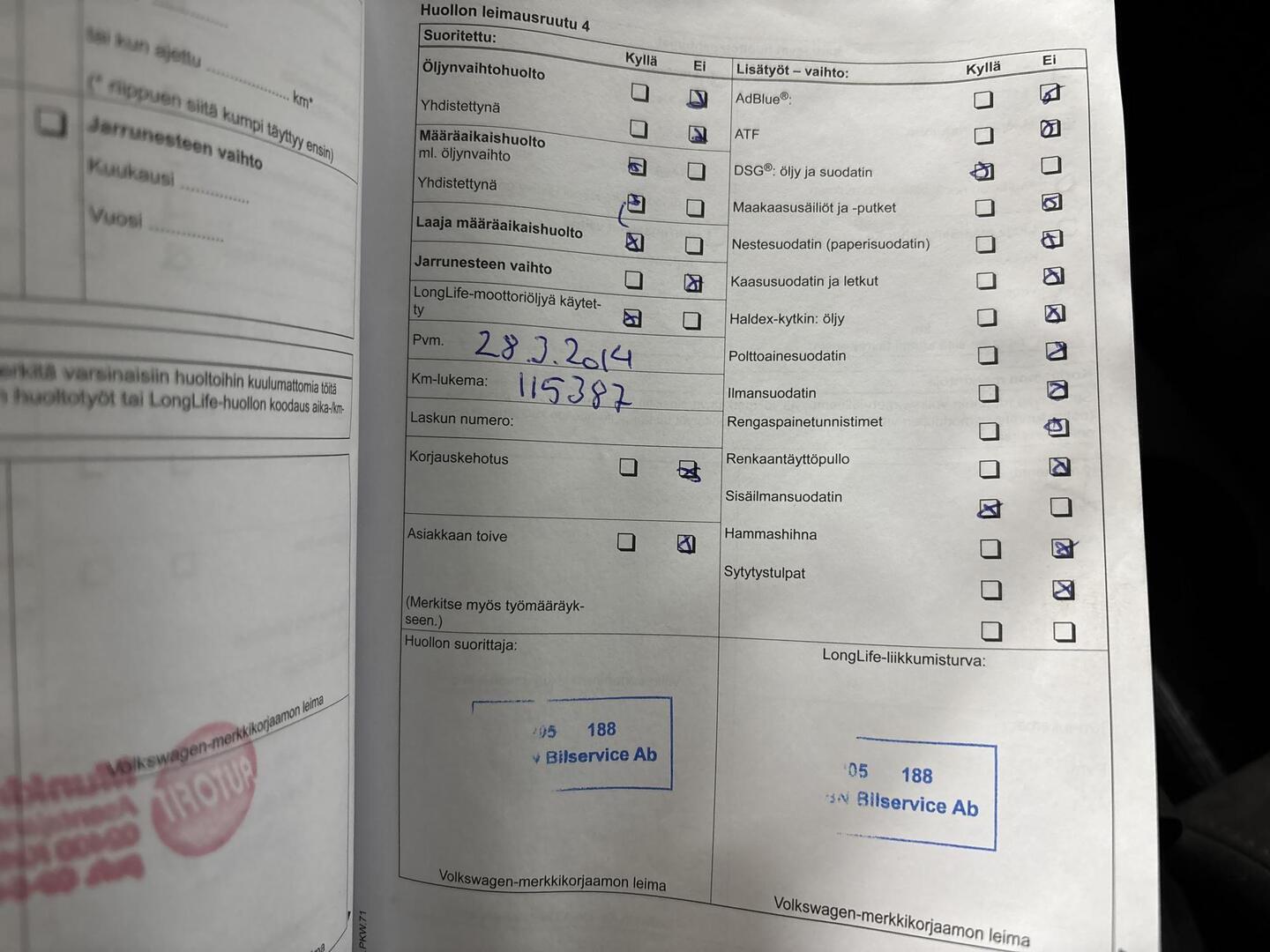 VOLKSWAGEN Touran 2011