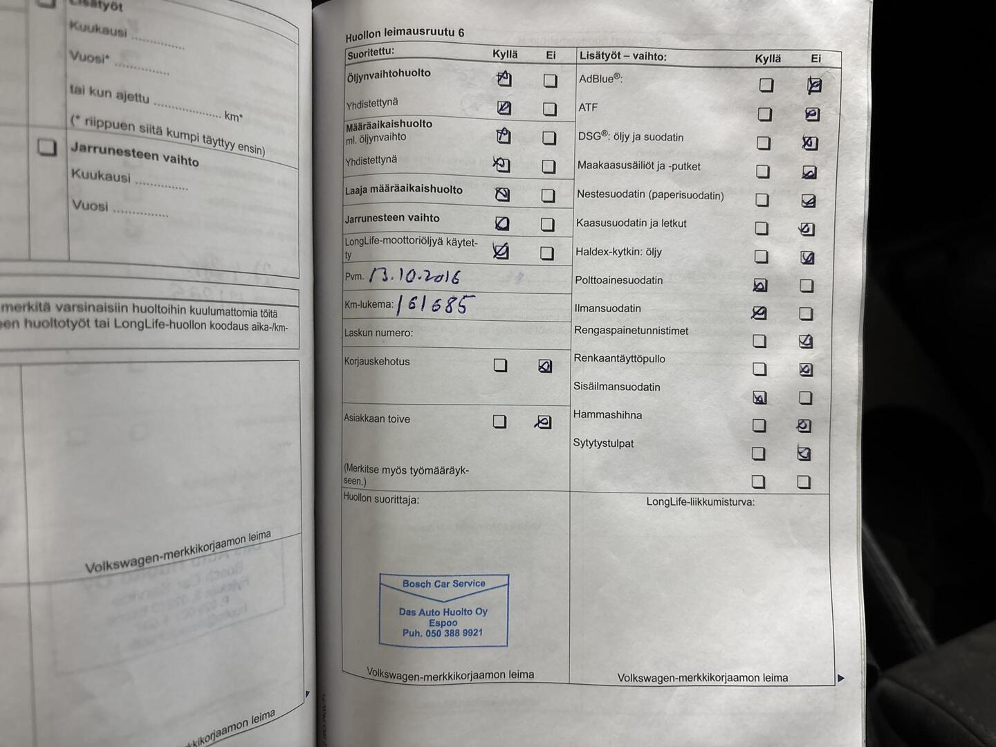 VOLKSWAGEN Touran 2011