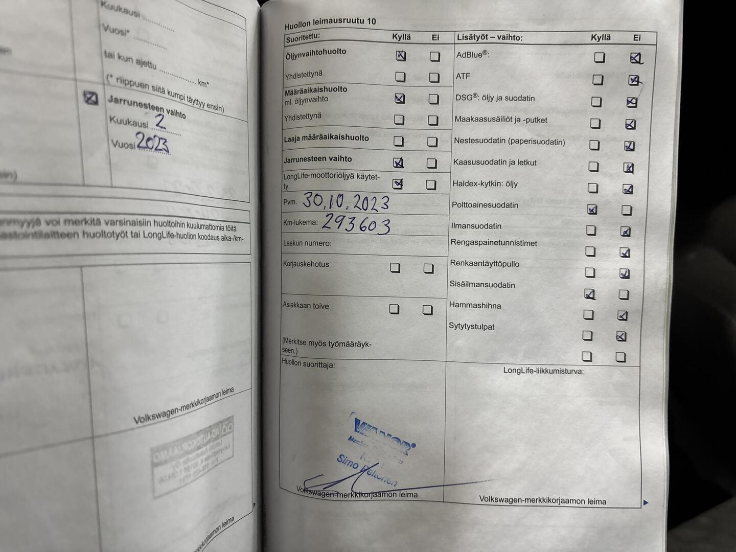 VOLKSWAGEN Touran 2011