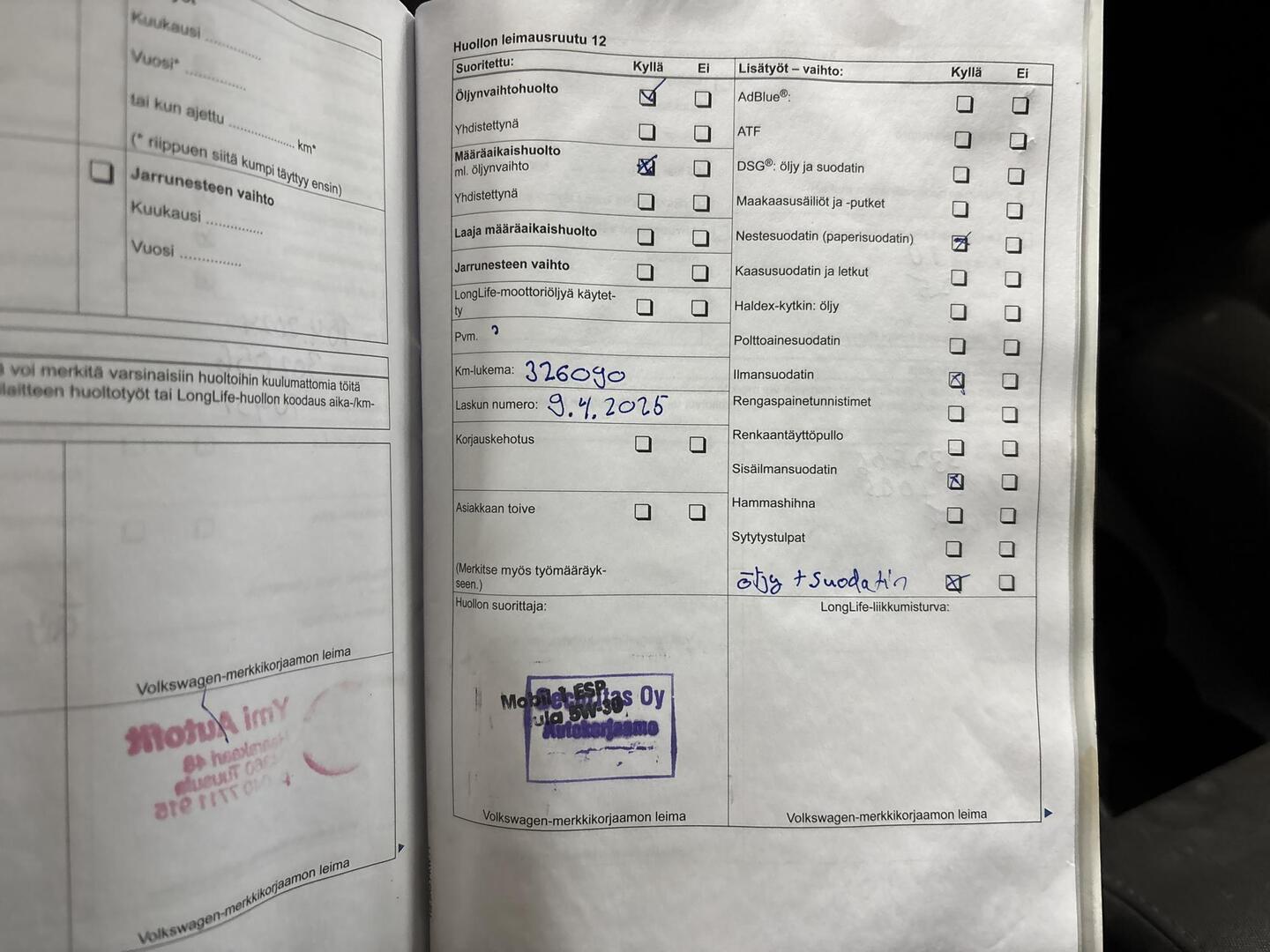 VOLKSWAGEN Touran 2011